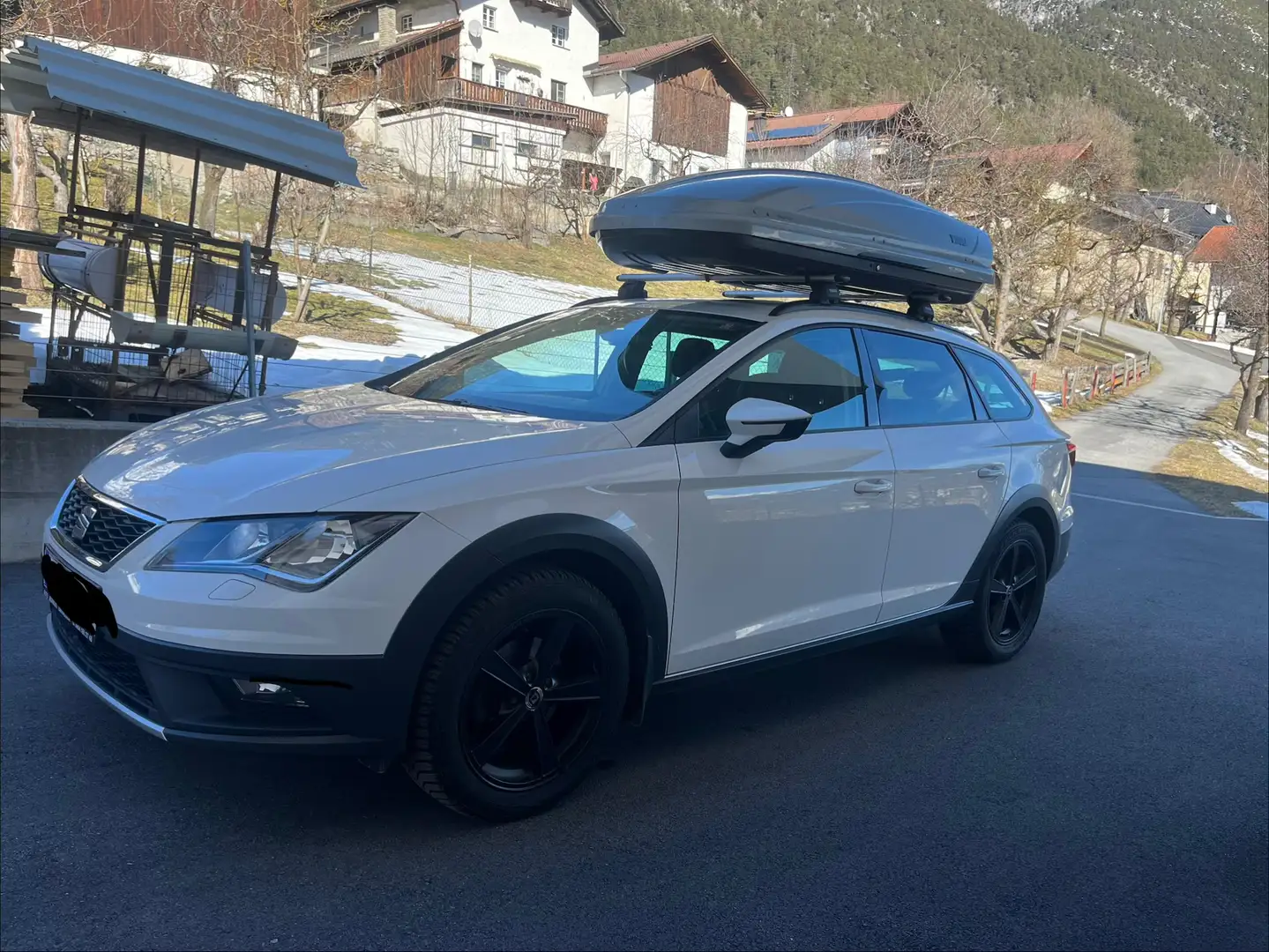 SEAT Leon Leon ST X-Perience 1,6 TDI 4Drive X-Perience Weiß - 1