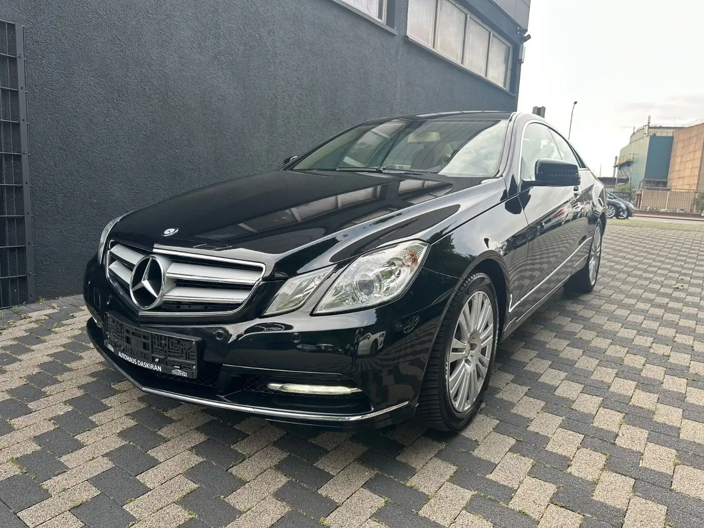 Mercedes-Benz E 350 Coupe CDI BlueEfficiency Navi Leder Black - 1
