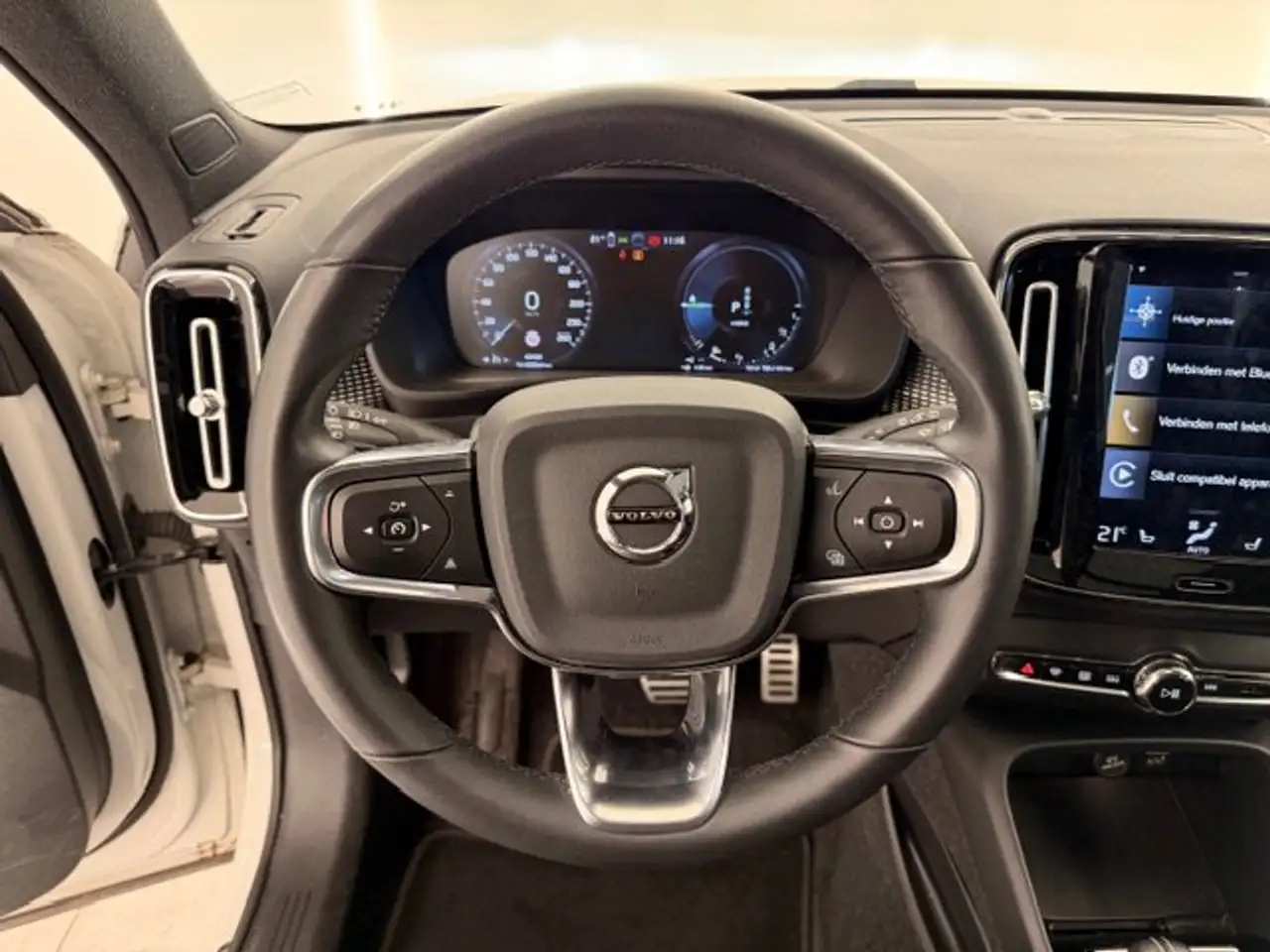 2022 Volvo XC40 R-DESIGN PHEV AUTOMAAT LEDER PANO DAK 49000KM!!!, photograph 11