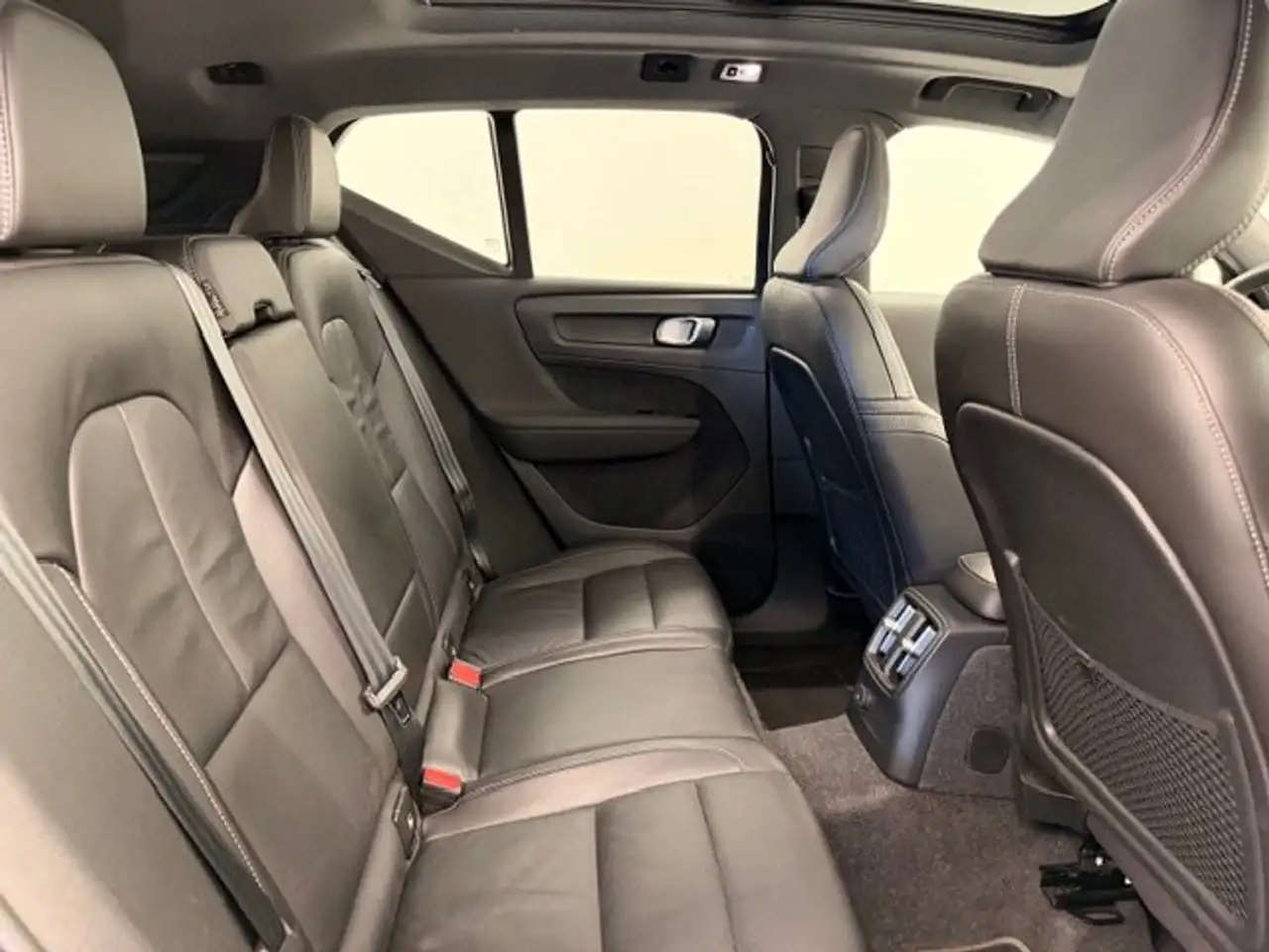 2022 Volvo XC40 R-DESIGN PHEV AUTOMAAT LEDER PANO DAK 49000KM!!!, photograph 8