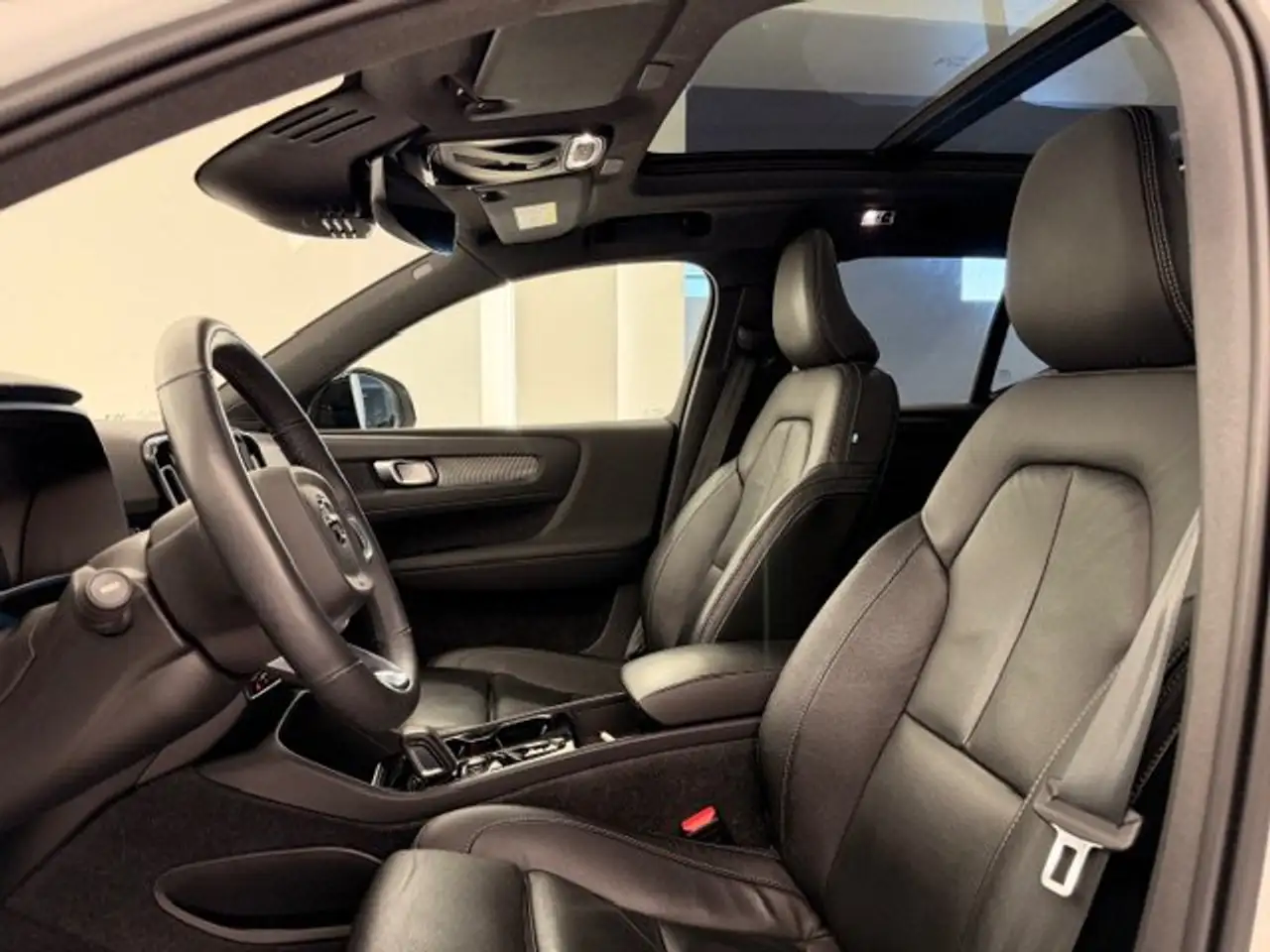 2022 Volvo XC40 R-DESIGN PHEV AUTOMAAT LEDER PANO DAK 49000KM!!!, photograph 10