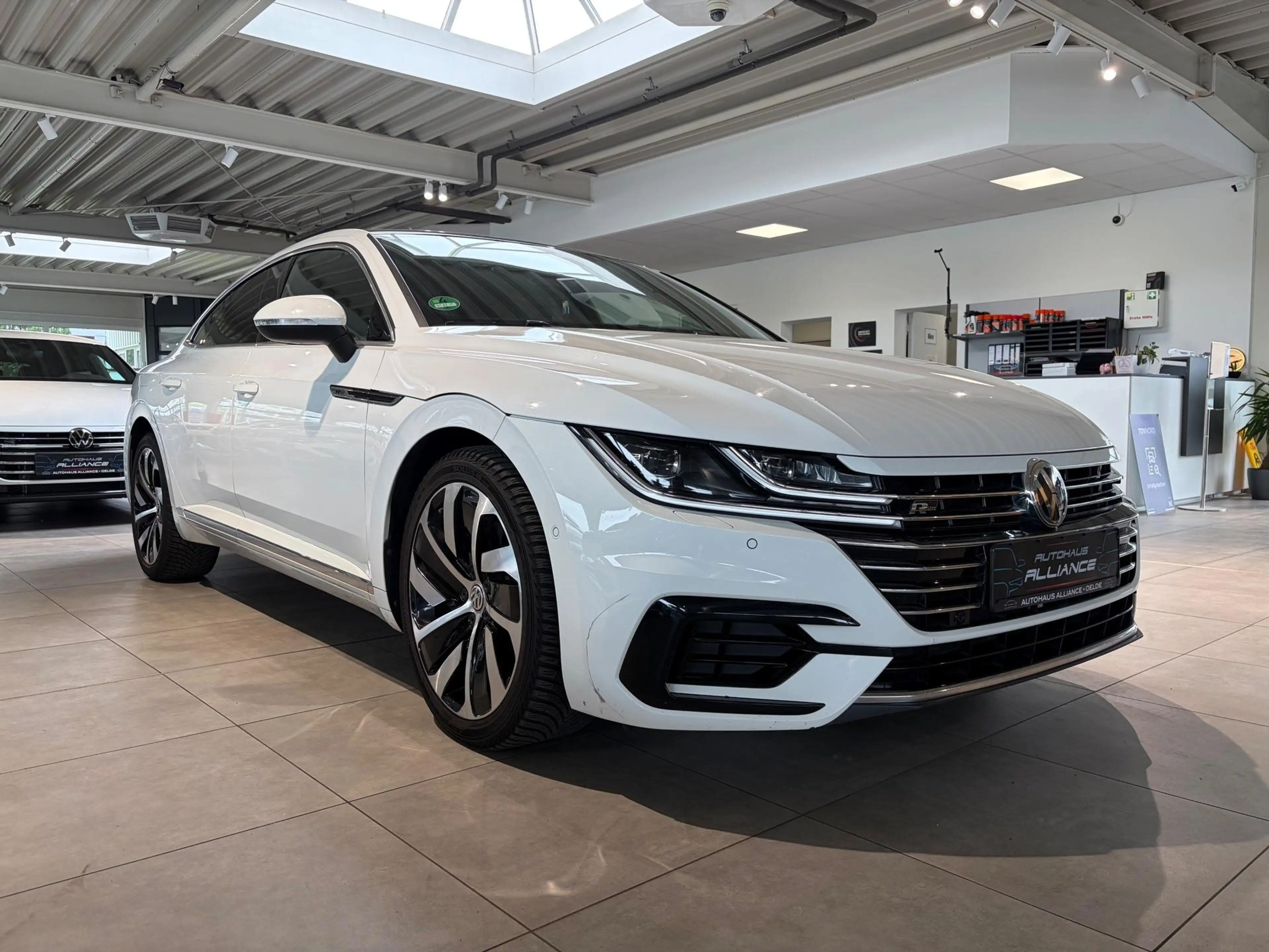 Volkswagen Arteon Arteon 2.0 TDI R-Line 4Motion * Pano * Digitacho — photo 3