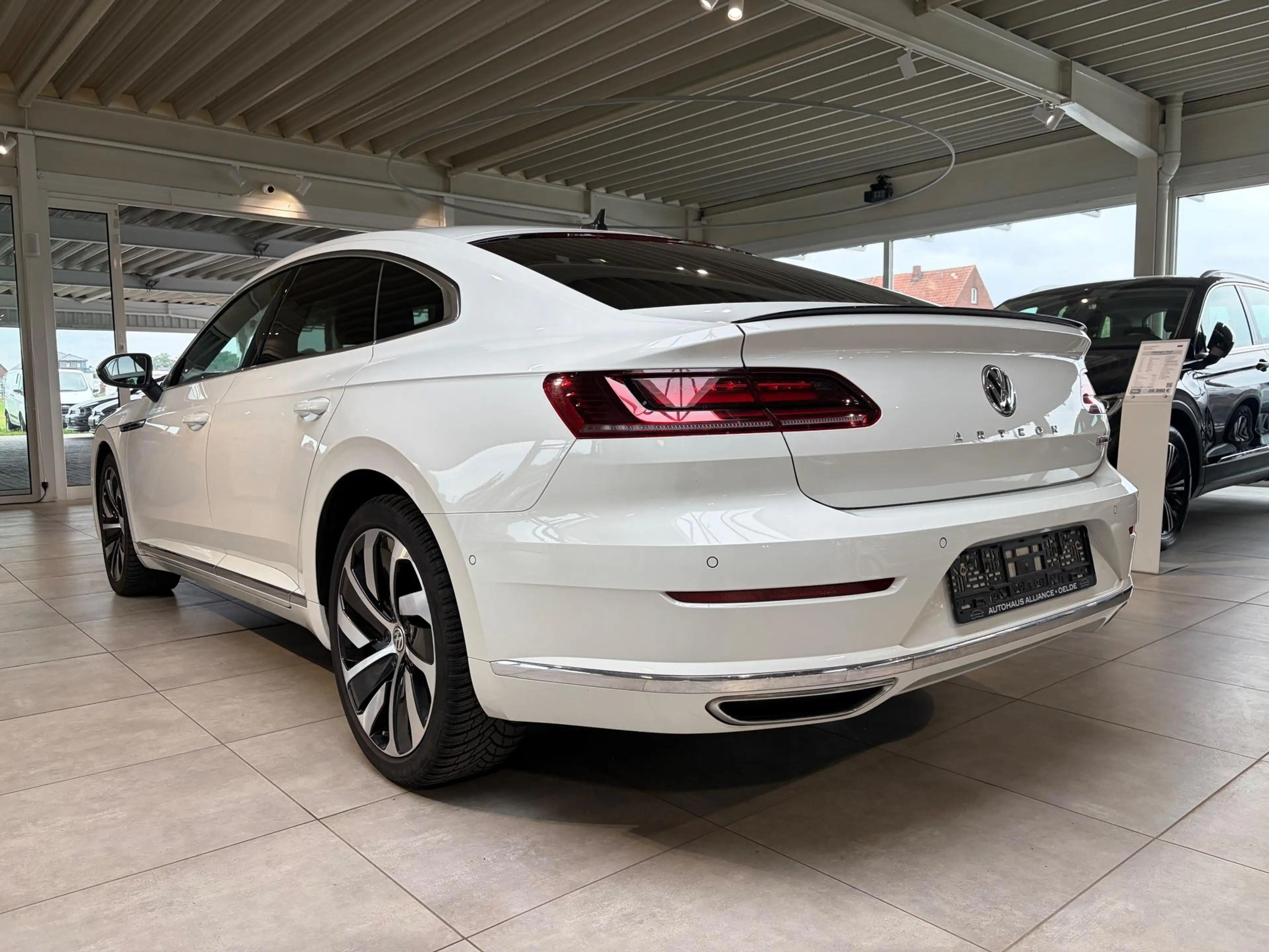 Volkswagen Arteon Arteon 2.0 TDI R-Line 4Motion * Pano * Digitacho — photo 6