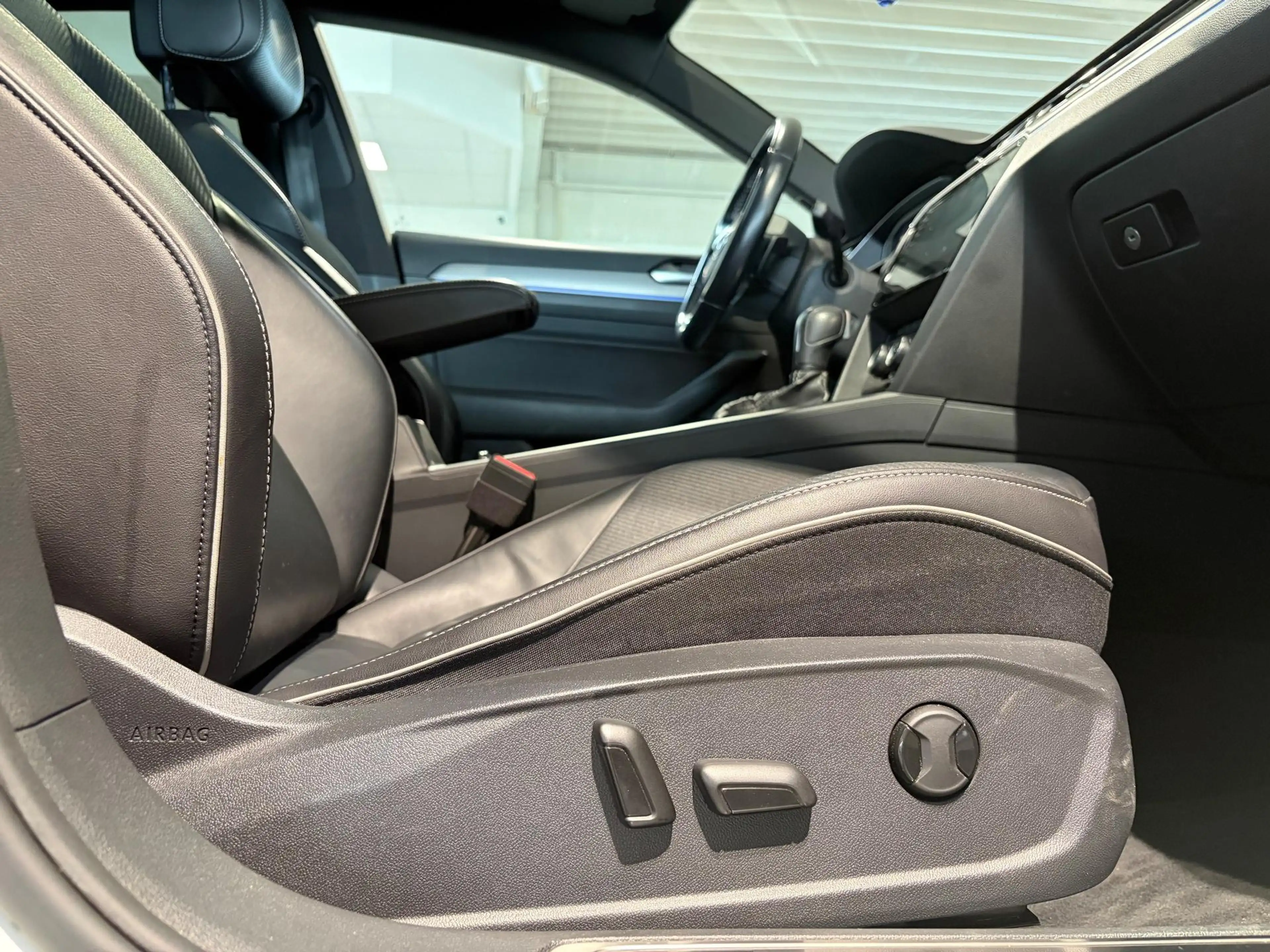 Volkswagen Arteon Arteon 2.0 TDI R-Line 4Motion * Pano * Digitacho — photo 11