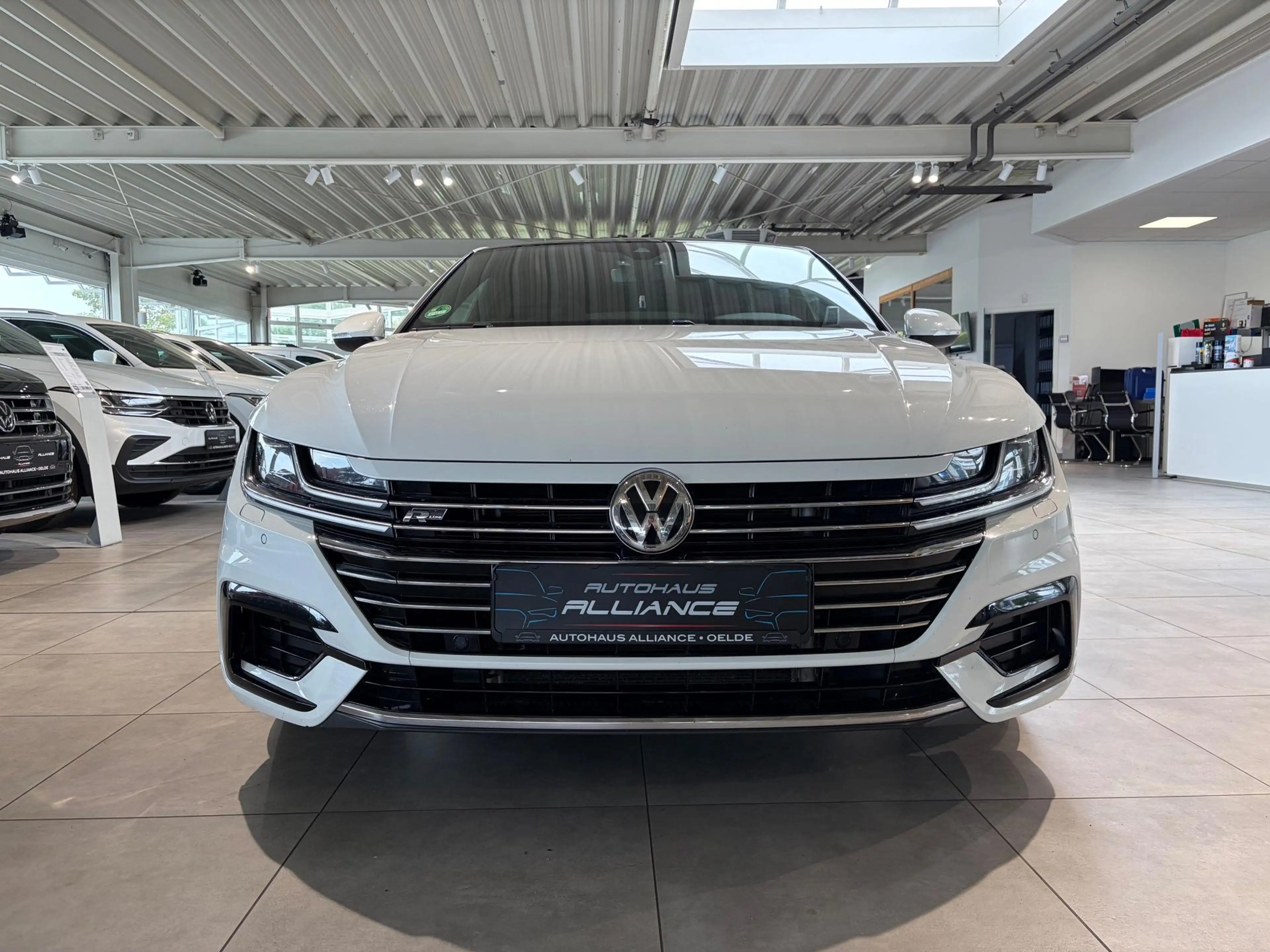 Volkswagen Arteon Arteon 2.0 TDI R-Line 4Motion * Pano * Digitacho — photo 2