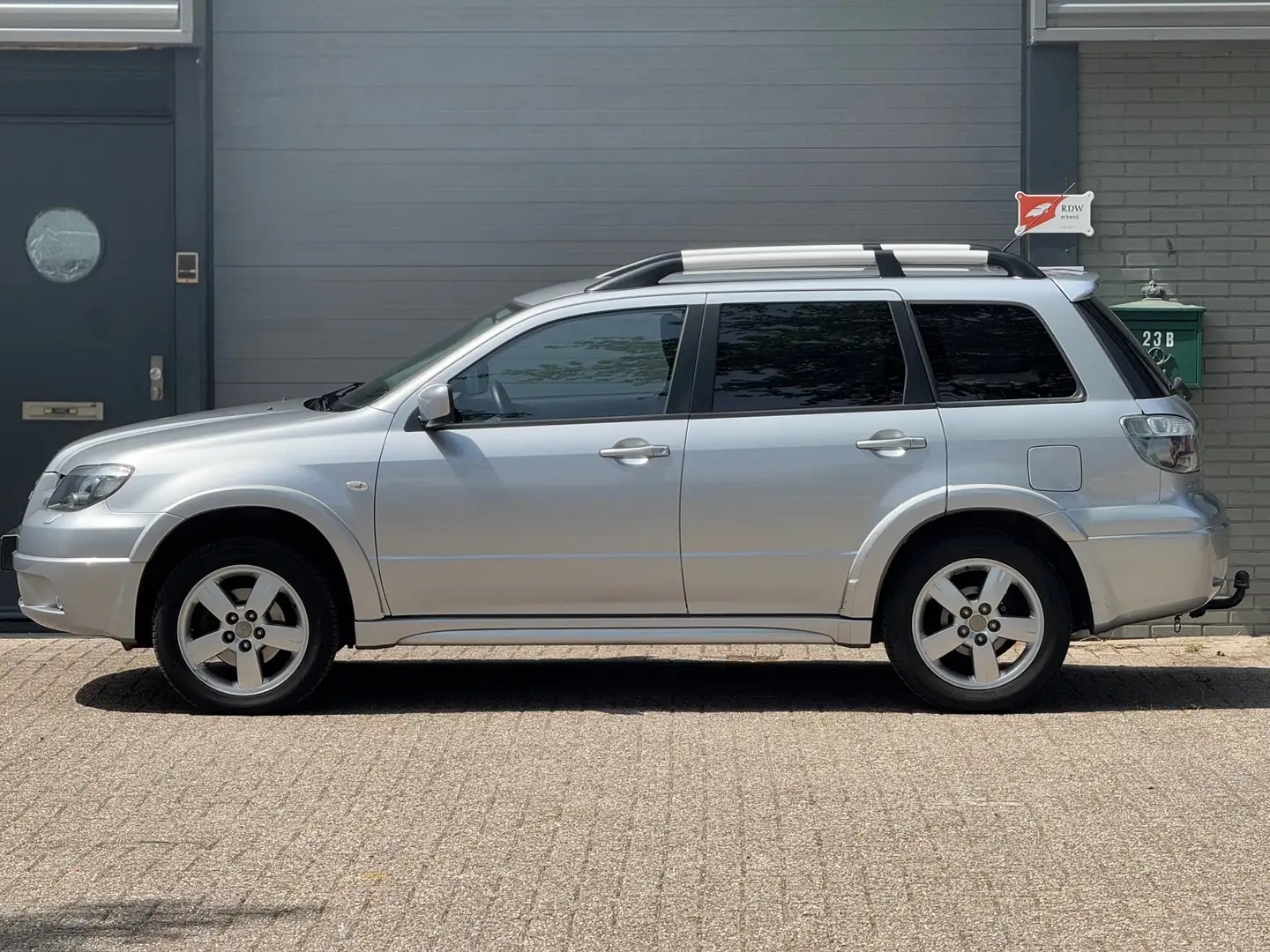 Mitsubishi Outlander Sport 2.4 Invite Scott 4WD Grijs - 2
