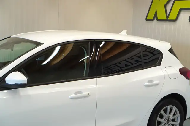 Ford Focus view 12