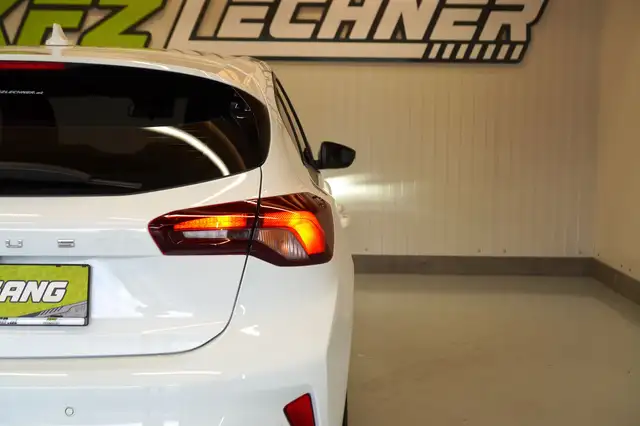 Ford Focus view 6