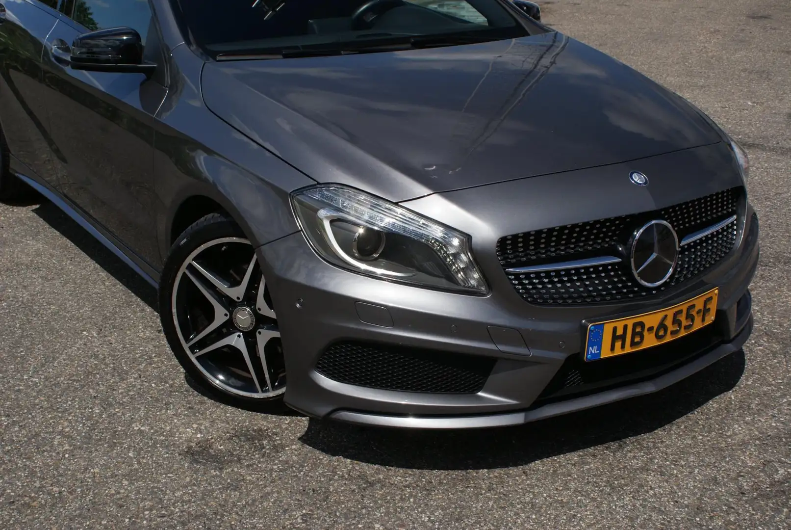 Mercedes-Benz A 180 Ambition |AMG Pakket | Automaat | Org NL | Led | Grijs - 2