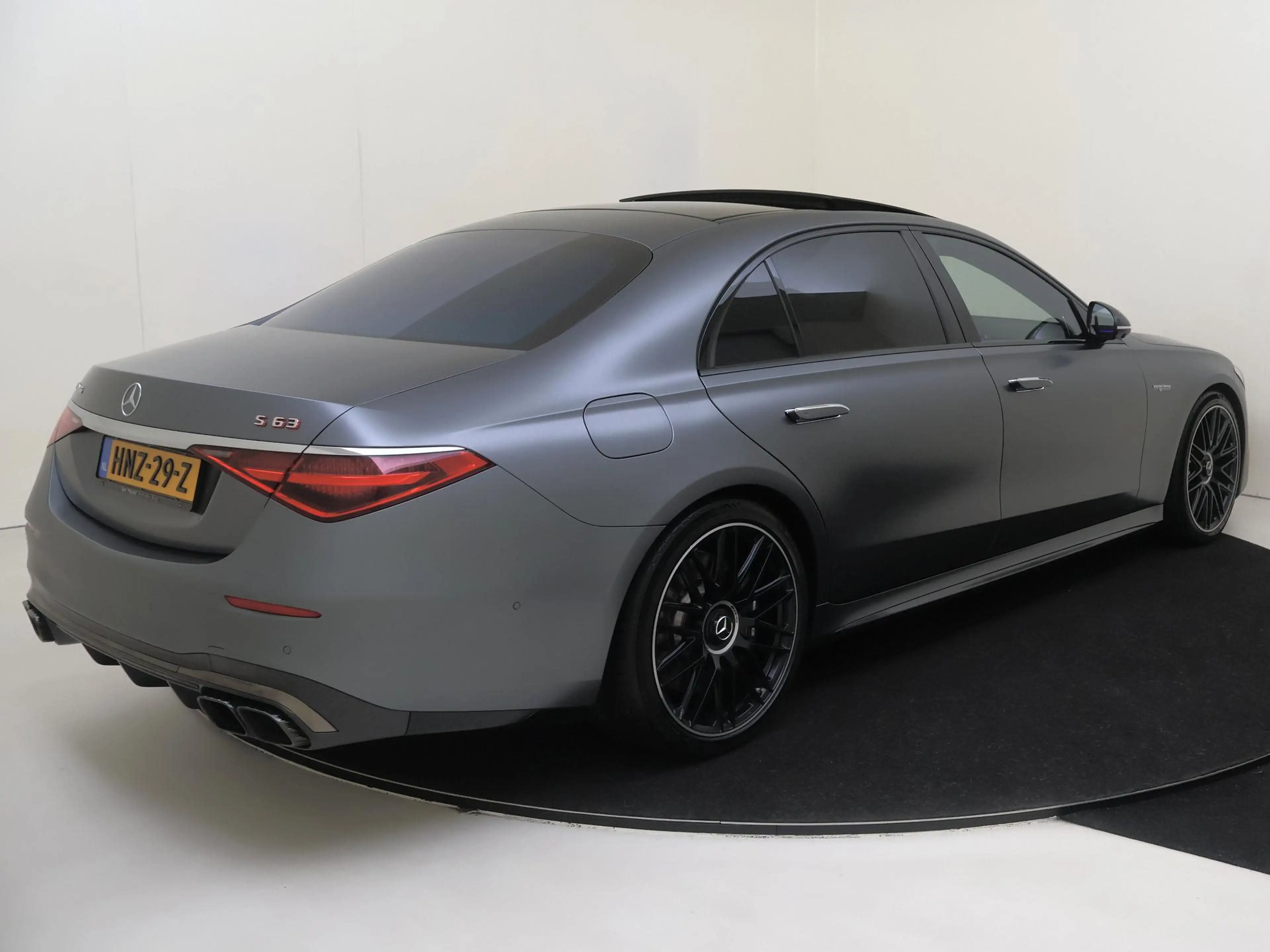 Mercedes-Benz S 63 AMG S E Performance / Panoramadak/ Carbon int+ext/ Bur — photo 2