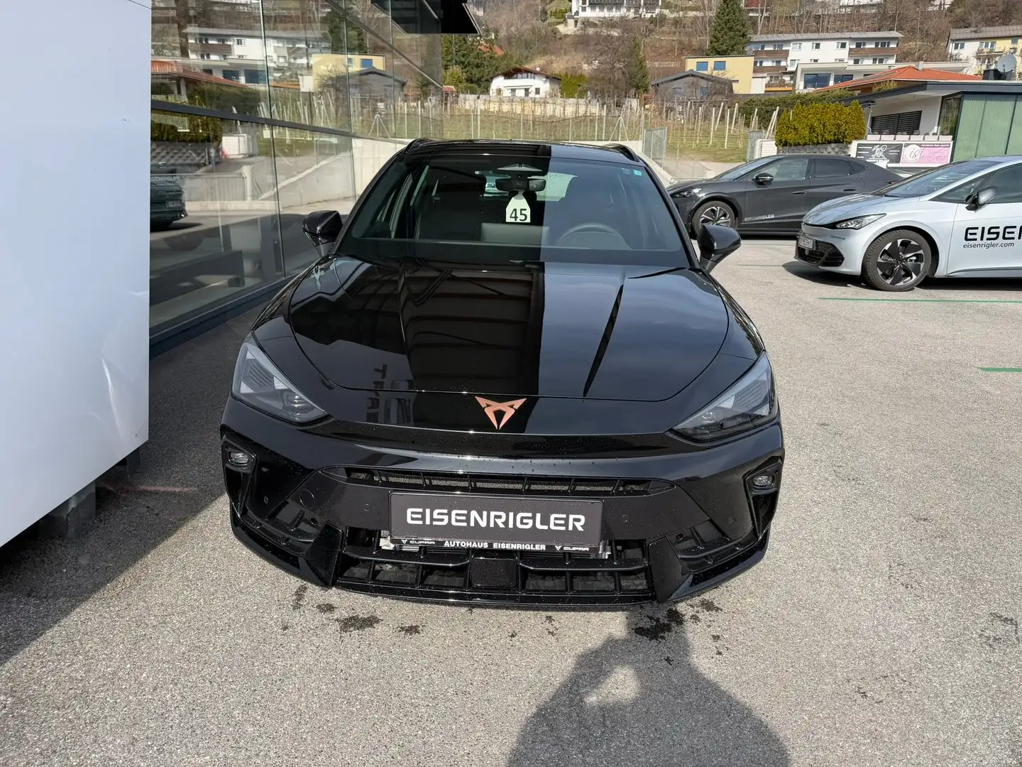 CUPRA Leon 2.0 TSI DSG 4Drive Schwarz - 2