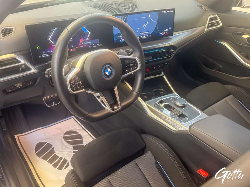 Photo du véhicule BMW 330