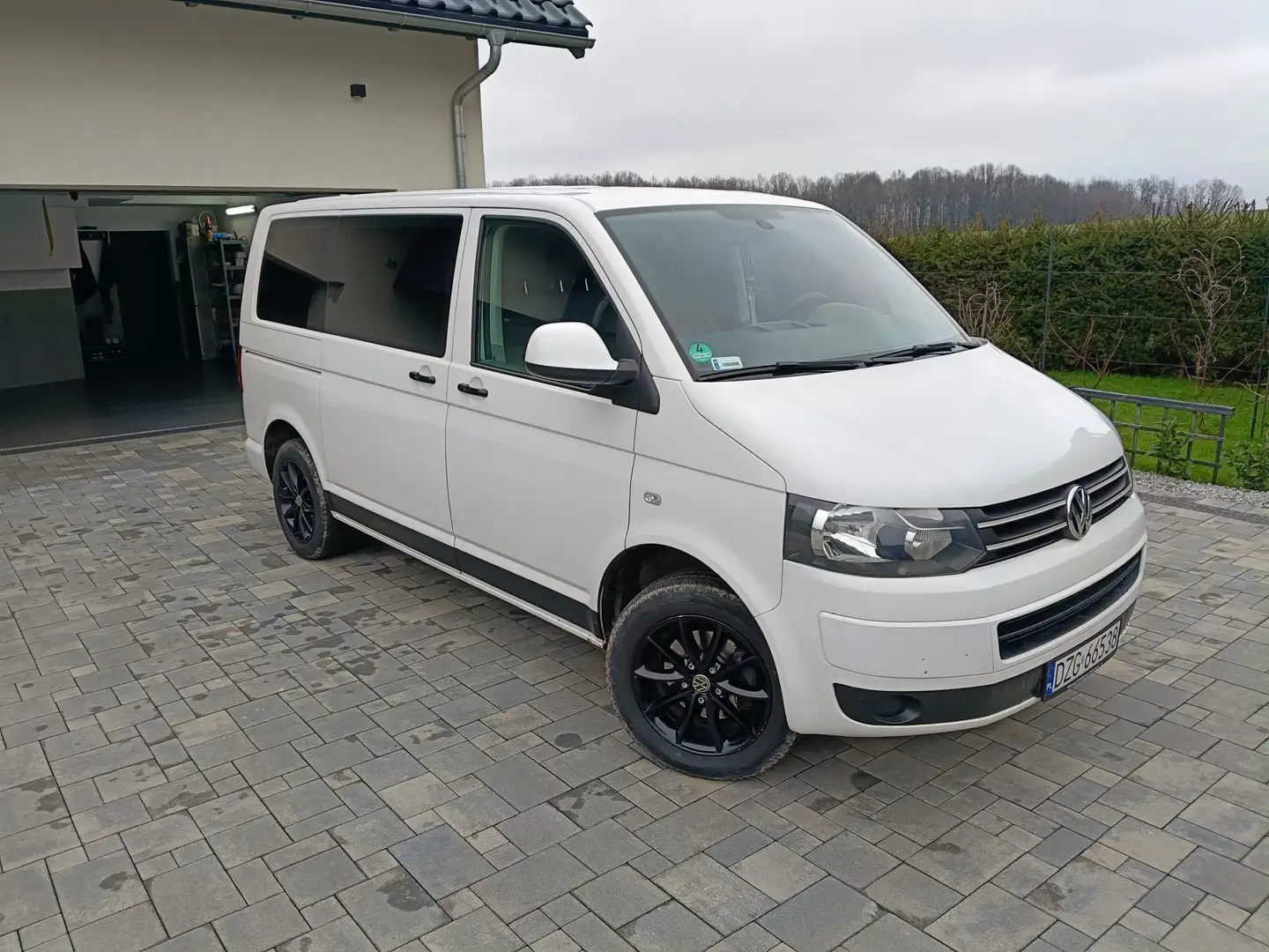 Volkswagen T5 Caravelle Kurz Trendline - 1