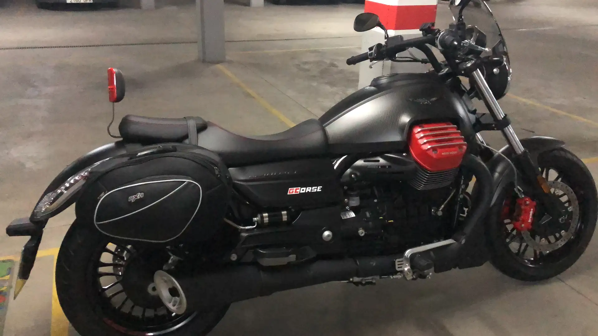 Moto Guzzi Audace Carbon Negro - 1