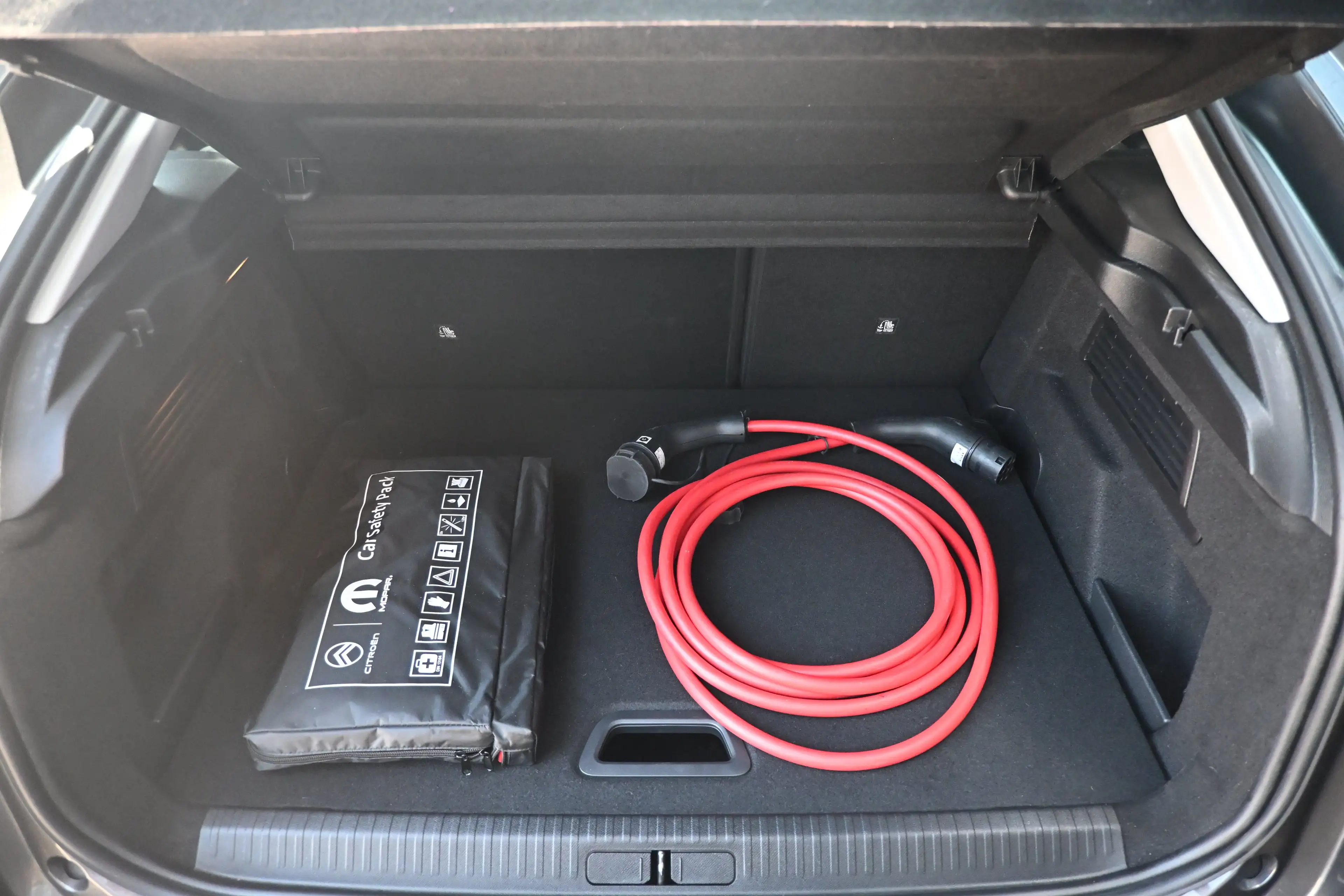 Citroen E-C4 Electric You 50 kWh 3 Fase 97%SOH! | Navigatie by App | Ach — photo 31