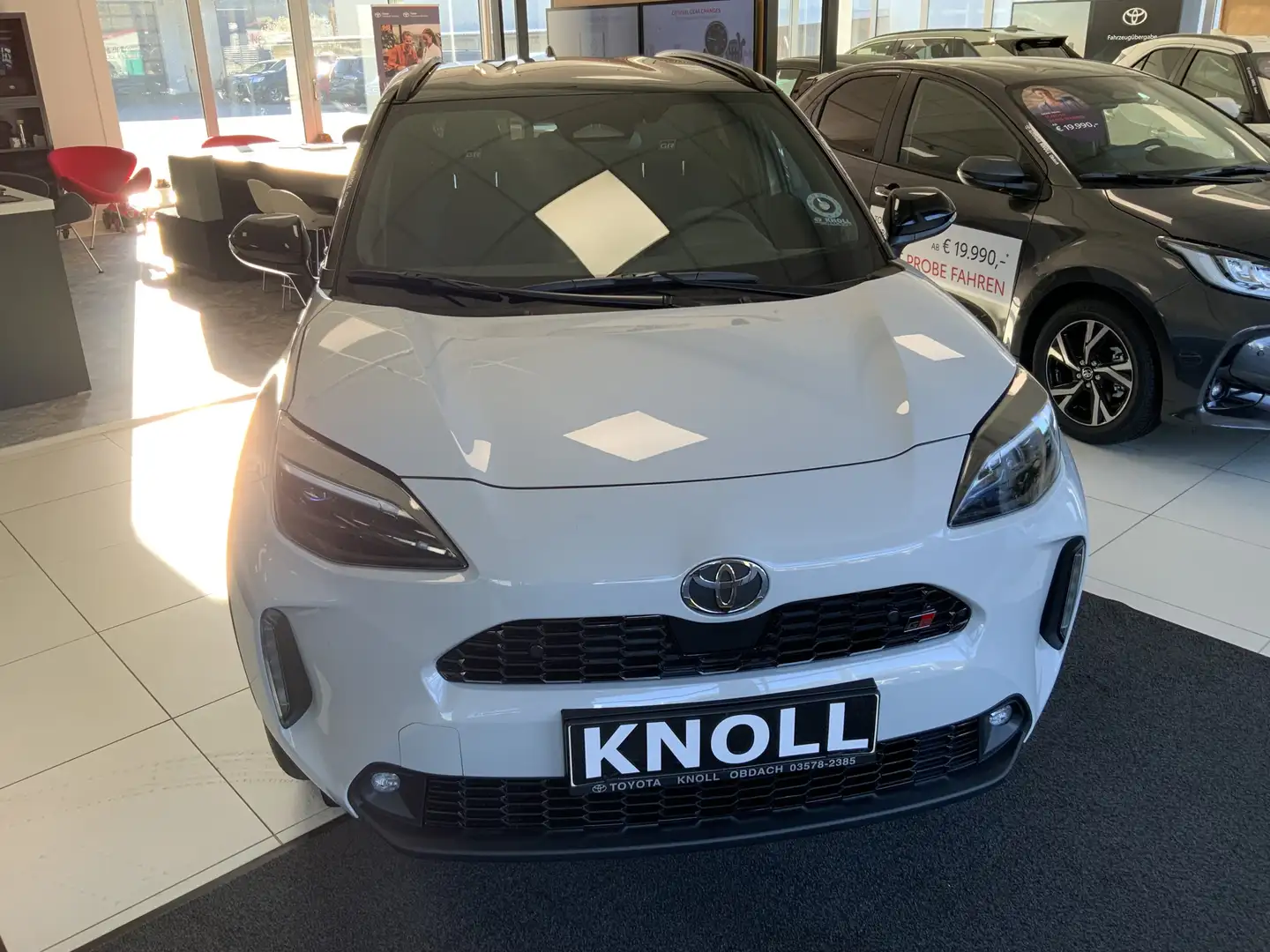 Toyota Yaris Cross Hybrid FWD GR Sport Weiß - 2