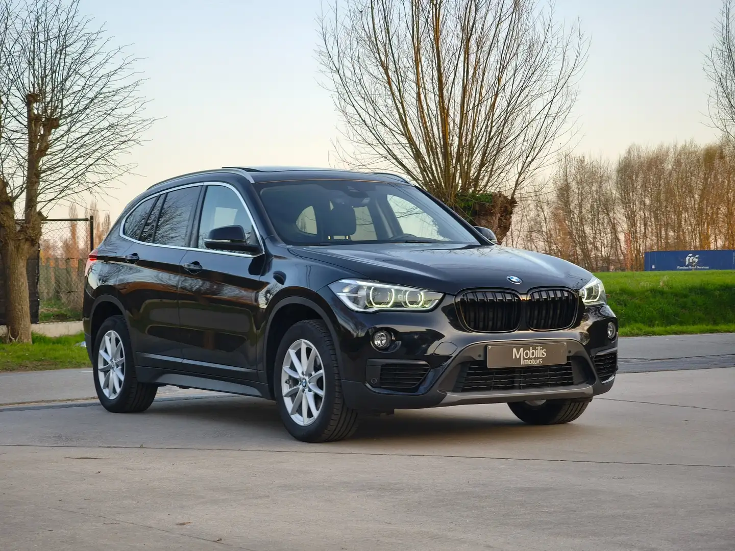 BMW X1 sDrive18i Automaat/PanoDak/Camera/HeadUp/Full-Led Чорний - 2