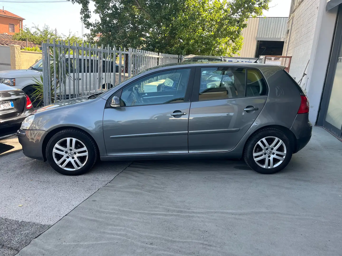 Volkswagen Golf Golf 5p 1.9 tdi Comfortline Grigio - 2