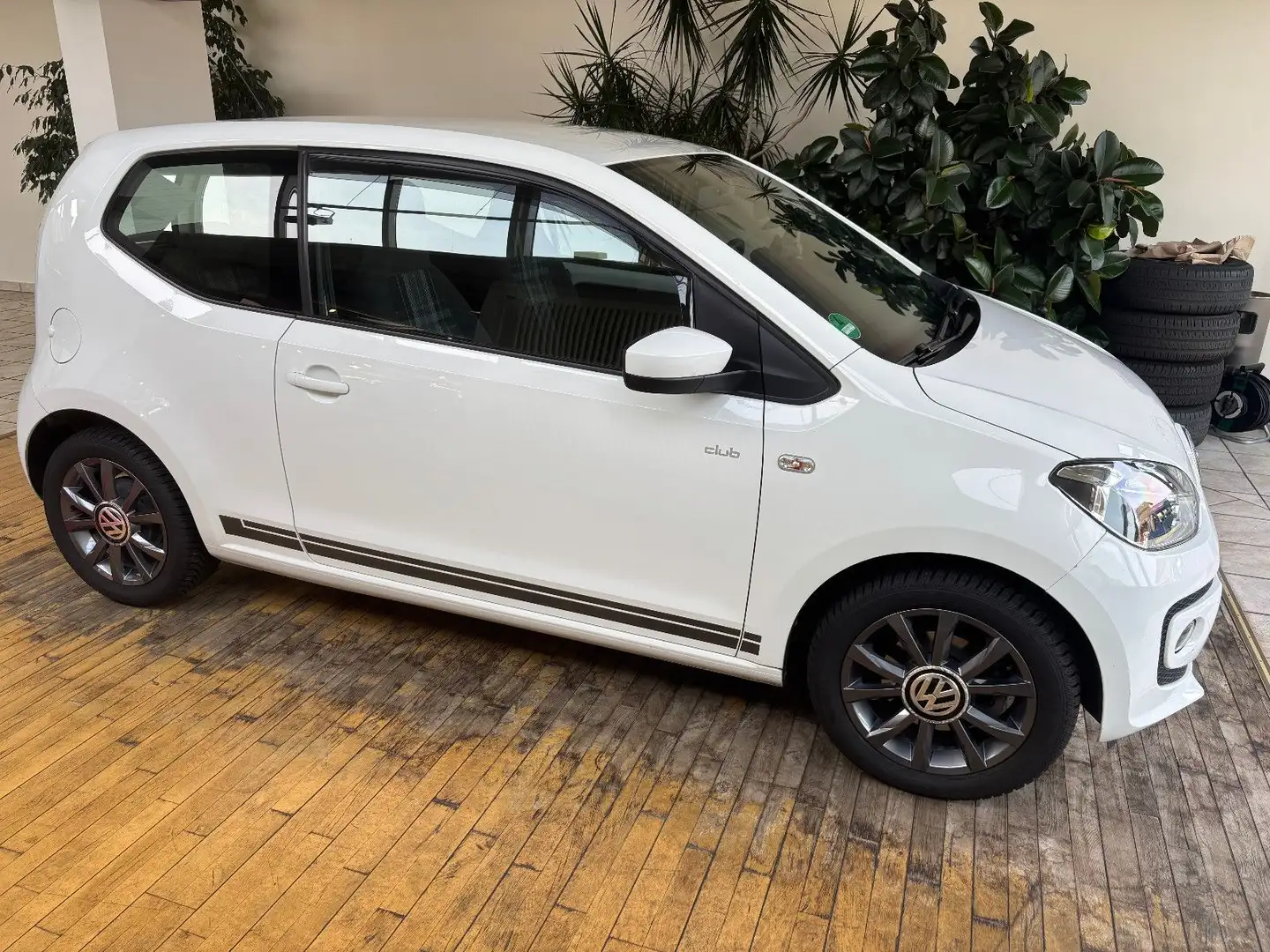 Volkswagen up! 1.0 44kW ASG club up! Wit - 2