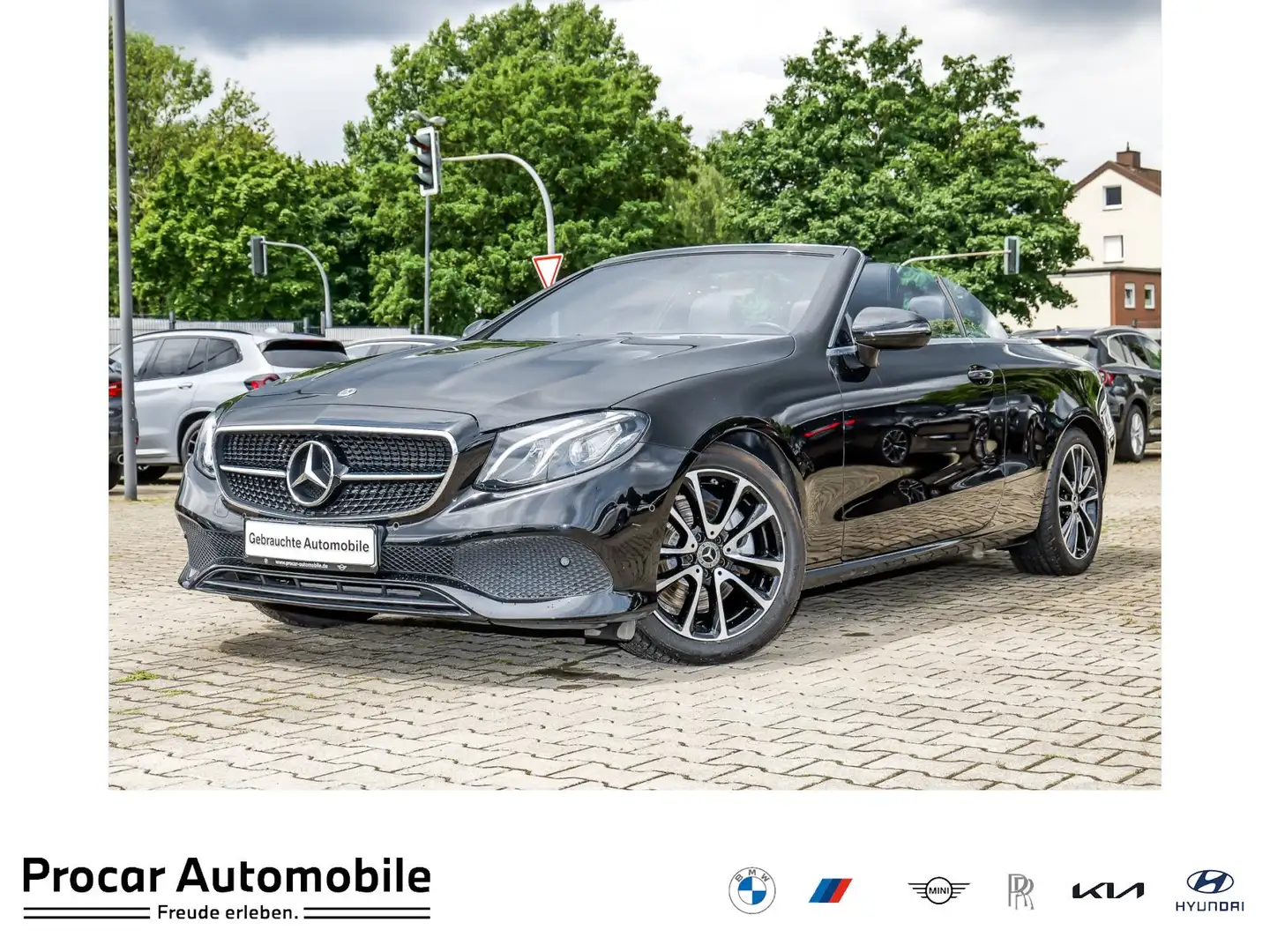 Mercedes-Benz E 200 Cabrio Avantgarde Navi LED RFK DAB Black - 1