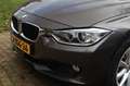 BMW 320 3-serie 320i High Executive Aut. | Adaptieve Cruis Bruin - thumbnail 4