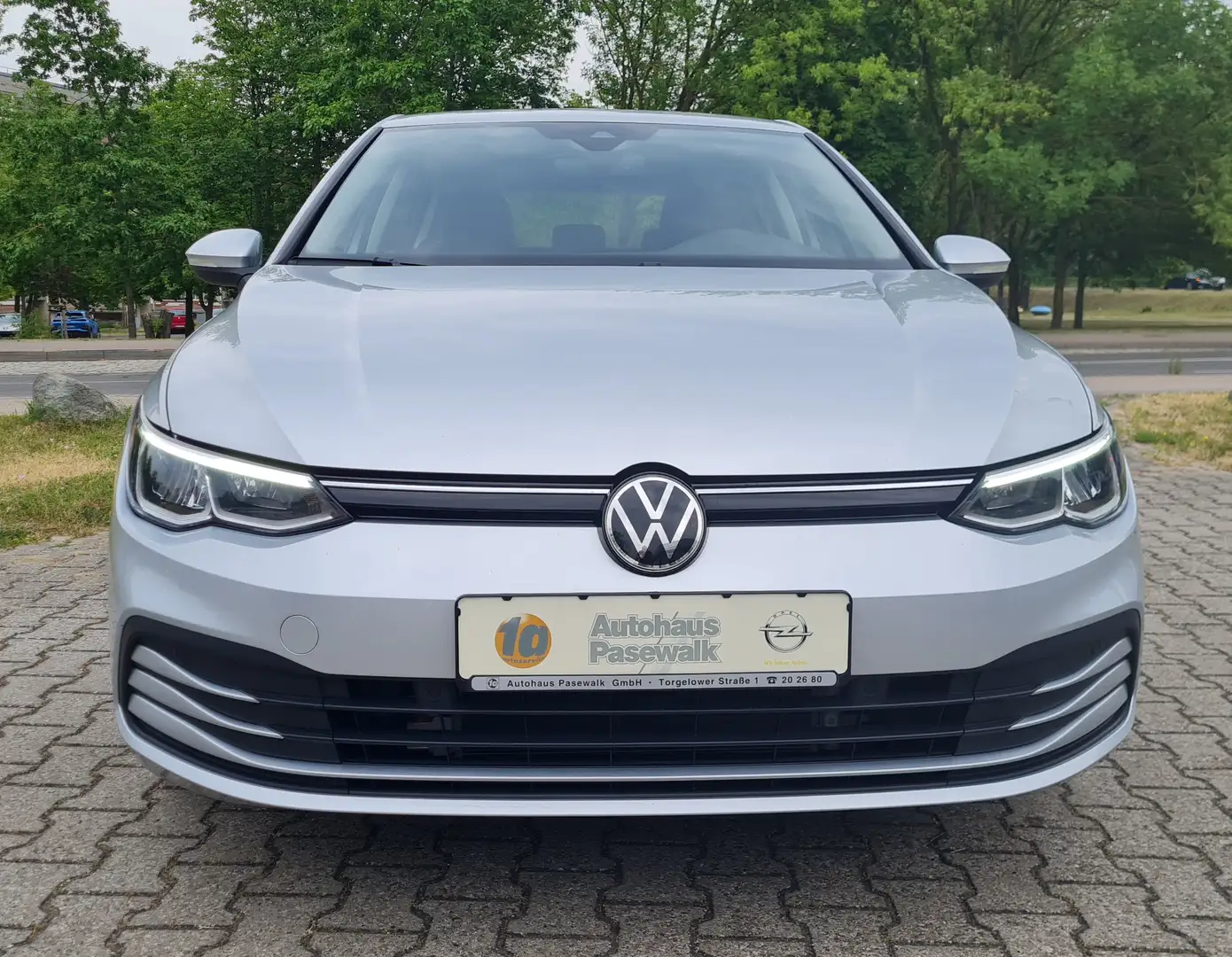 Volkswagen Golf Life VIII 1,5TSI LED NAVI-PRO ACC 3-Zonen-KLIMA... Zilver - 2