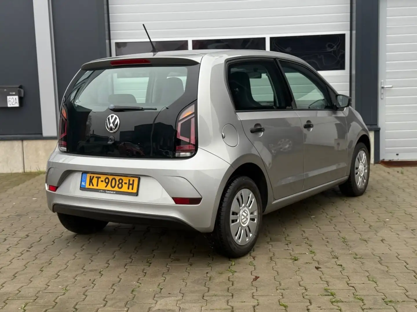 Volkswagen up! 1.0 BMT TAKE UP! * JAAR GARANTIE * APK 04-2026 * A Grigio - 2