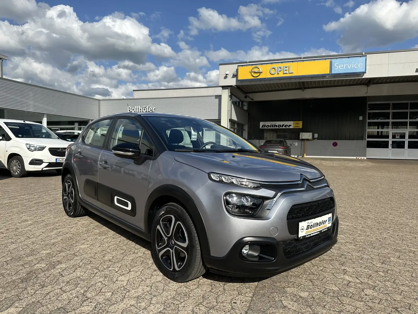 Citroen C3 1,2 Pure Tech Plus NAVI/PDC/KlimaAT/LED/CarPlay Grau - 2