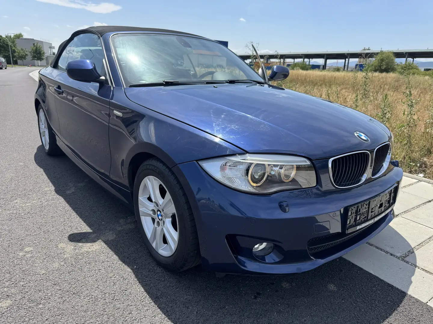 BMW 118 BMW Série 1 CABRIOLET (E88) 118i 143CH  Ct-Ok Bleu - 2