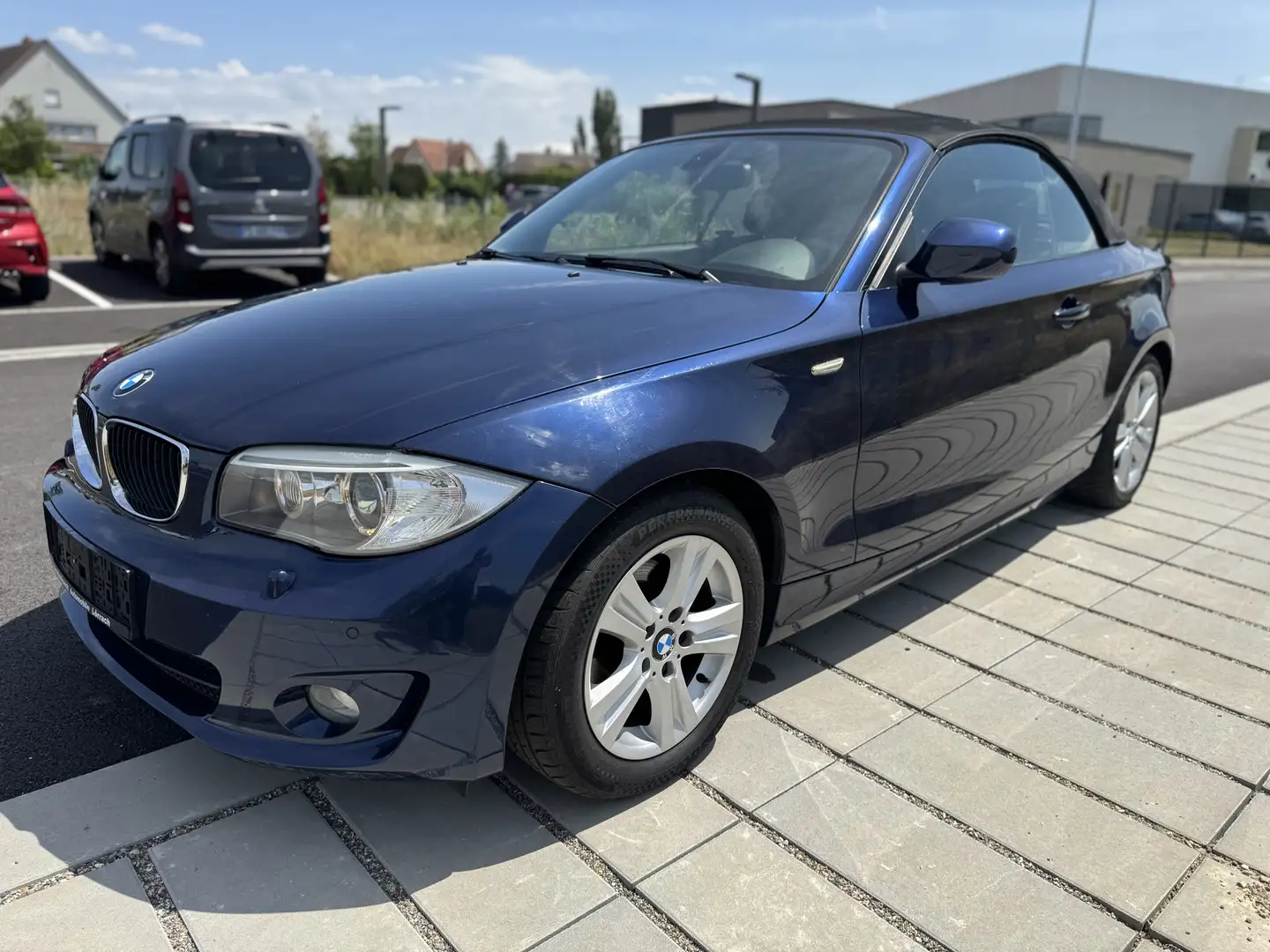 BMW 118 BMW Série 1 CABRIOLET (E88) 118i 143CH  Ct-Ok Bleu - 1