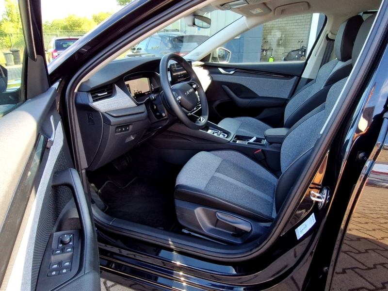 Skoda Octavia Combi 2.0 TDI Tour DSG Matrix Navi AHK Klimaauto — photo 7