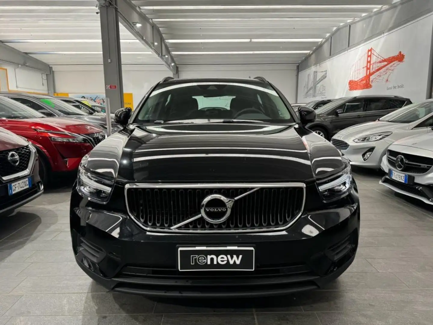 Volvo XC40 1.5 T3 163cv my20 BENZINA MANUALE Nero - 2