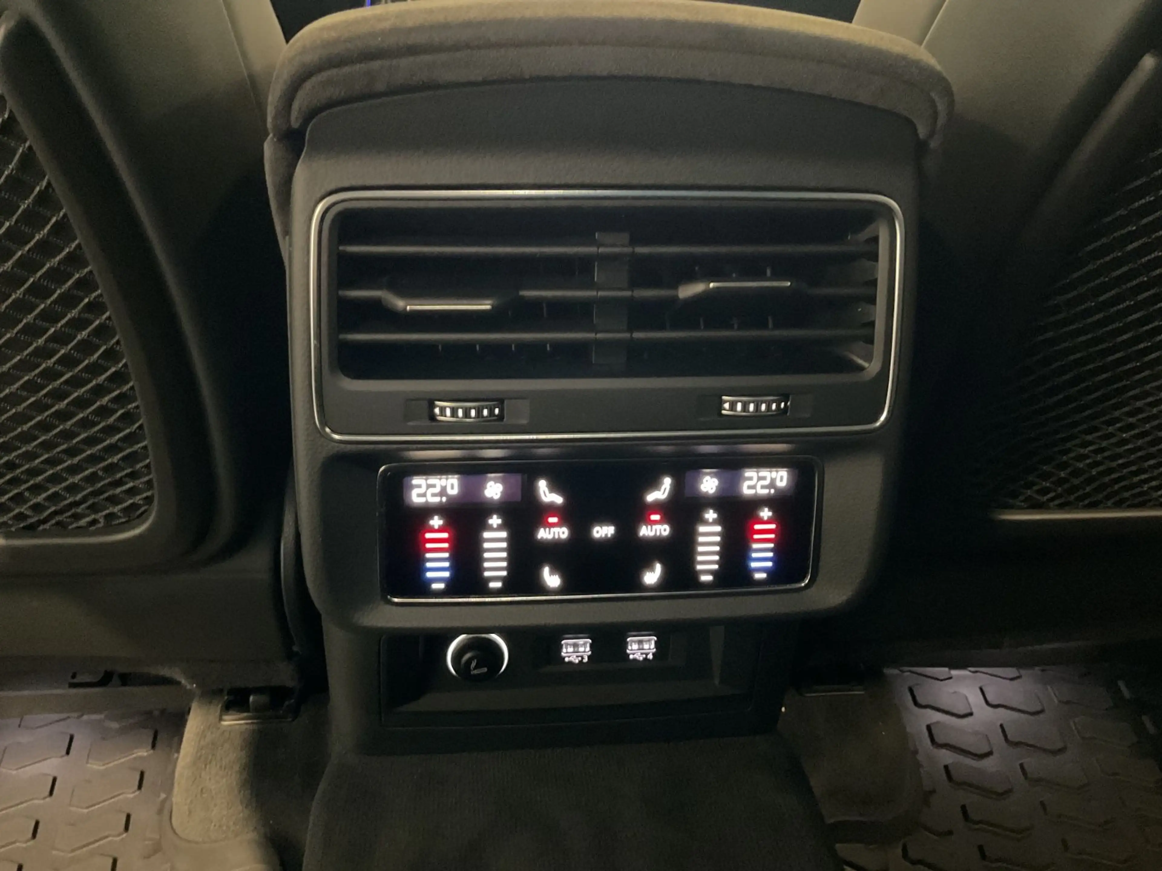 Audi RS Q8 4.0 TFSI qu. B&O HuD RS-Sitze 305km/h 360° — photo 13