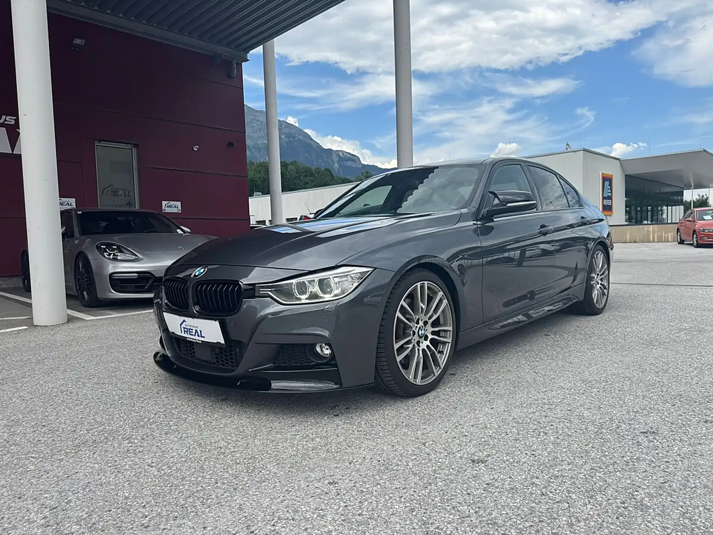 BMW 335 i xDrive M-Paket Aut. Grau - 1