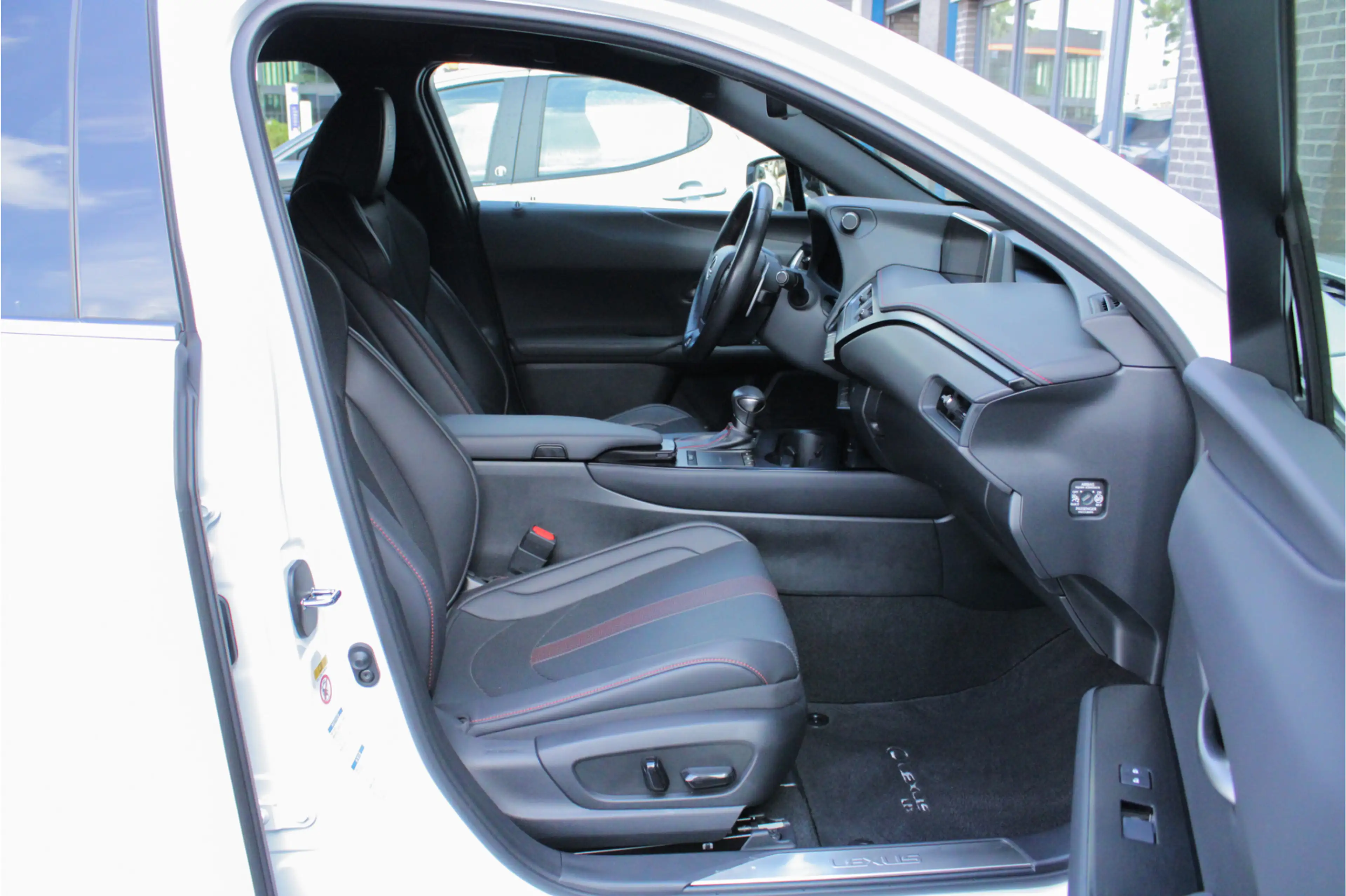 Lexus UX 250h F Sport Premium |dealer onderhouden|leder|elek sto — photo 26