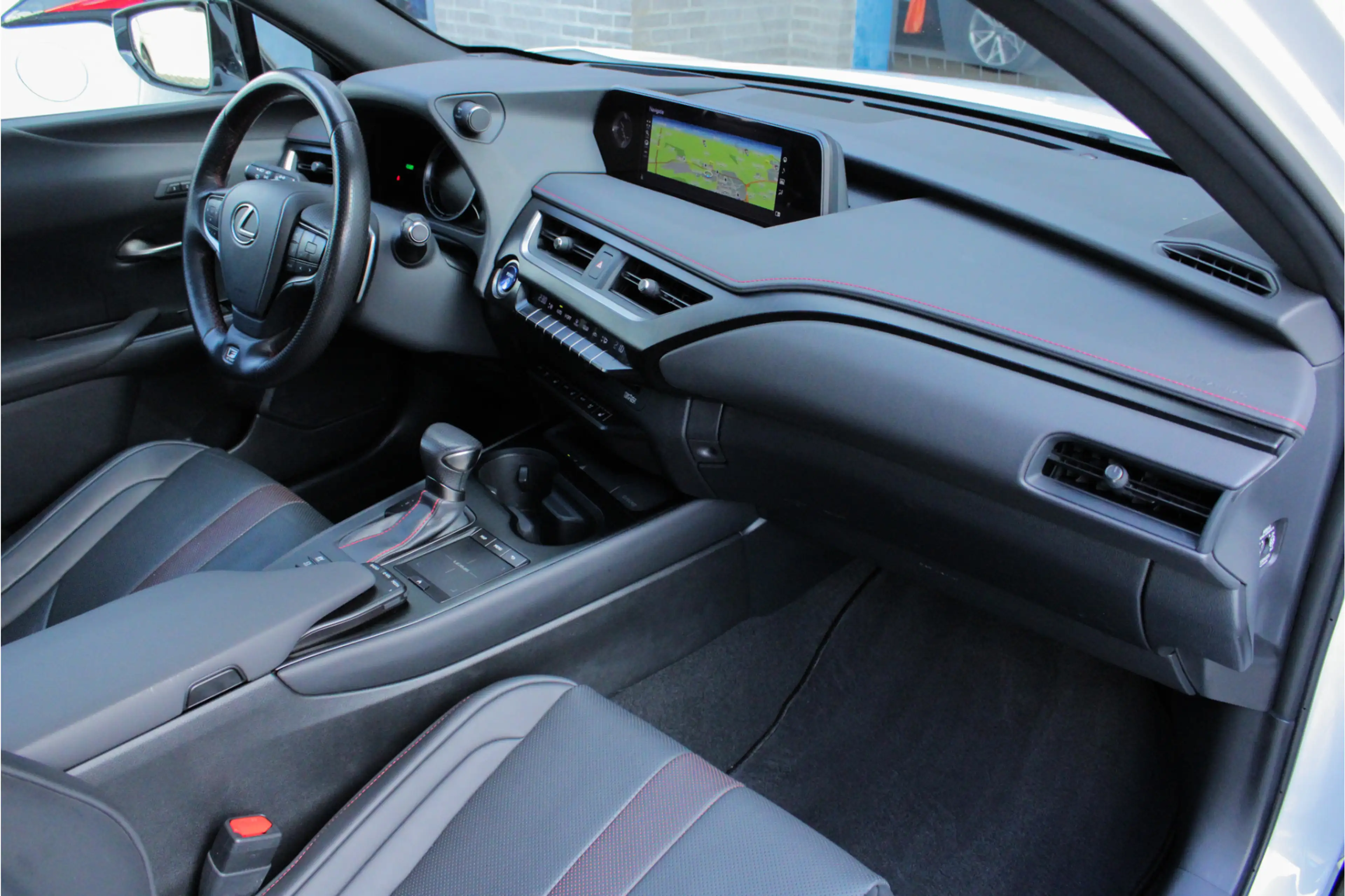 Lexus UX 250h F Sport Premium |dealer onderhouden|leder|elek sto — photo 5