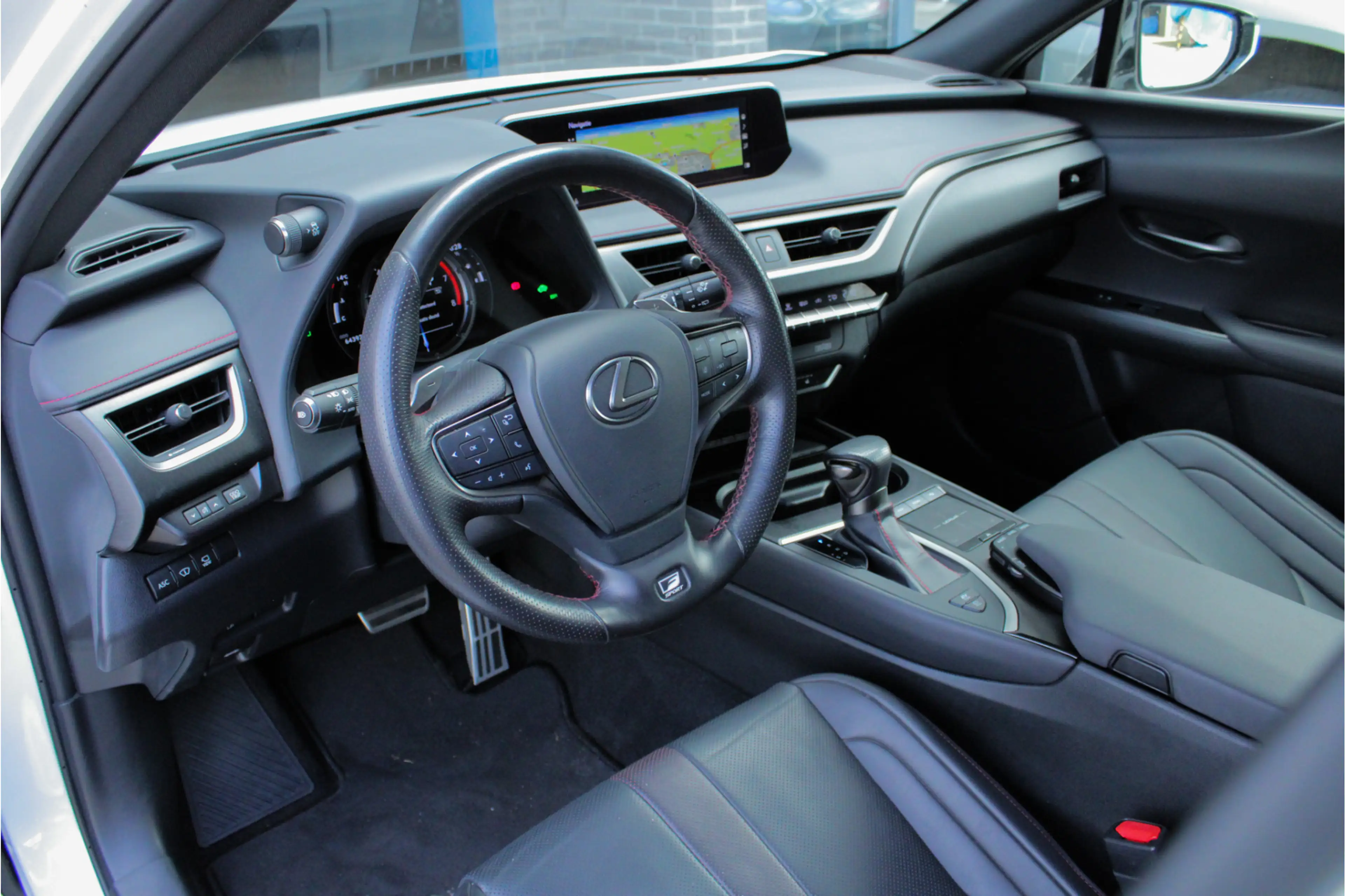 Lexus UX 250h F Sport Premium |dealer onderhouden|leder|elek sto — photo 4