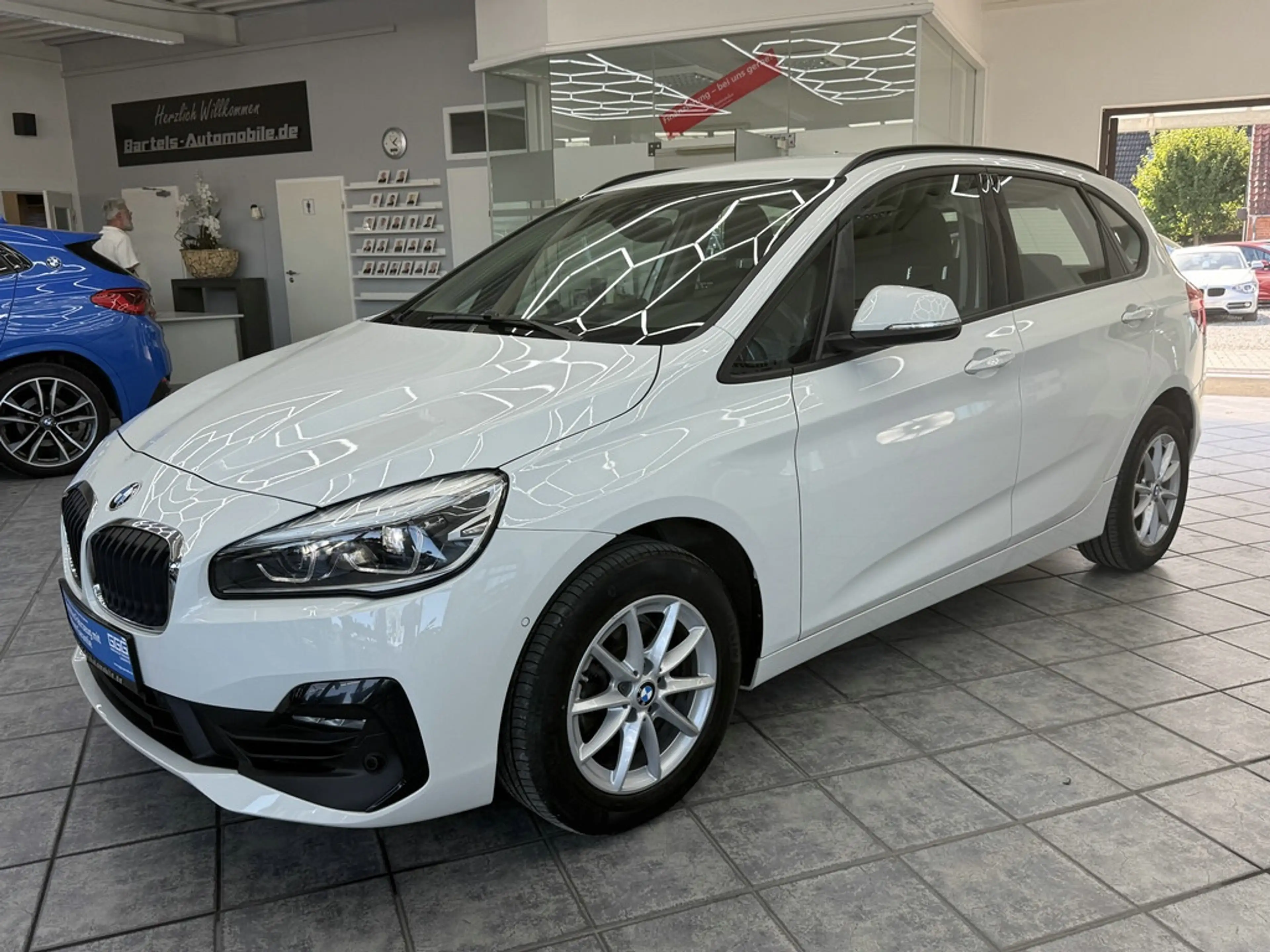 BMW 216 i Advantage, LED, Navi, Kamera — photo 3