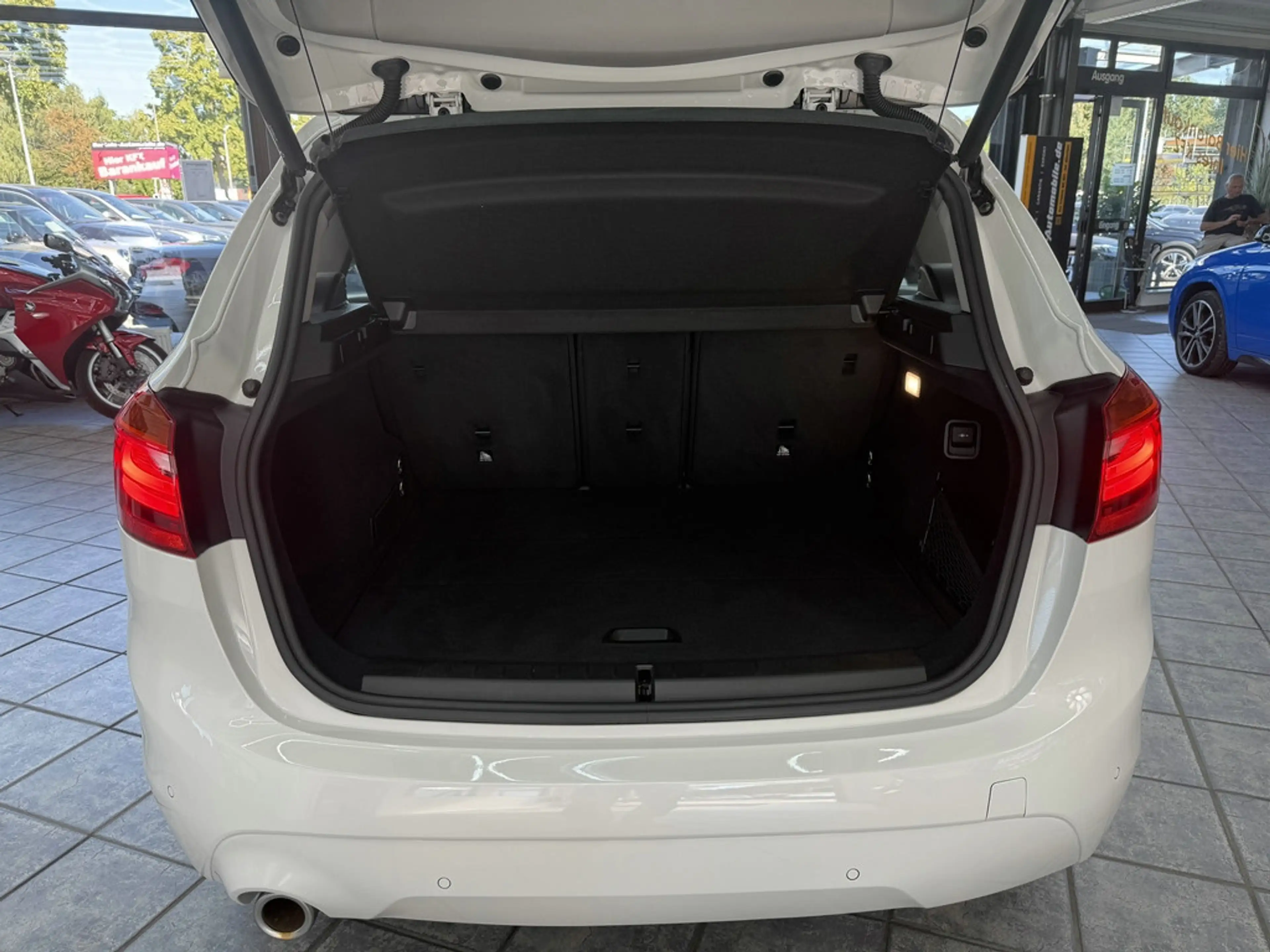 BMW 216 i Advantage, LED, Navi, Kamera — photo 9