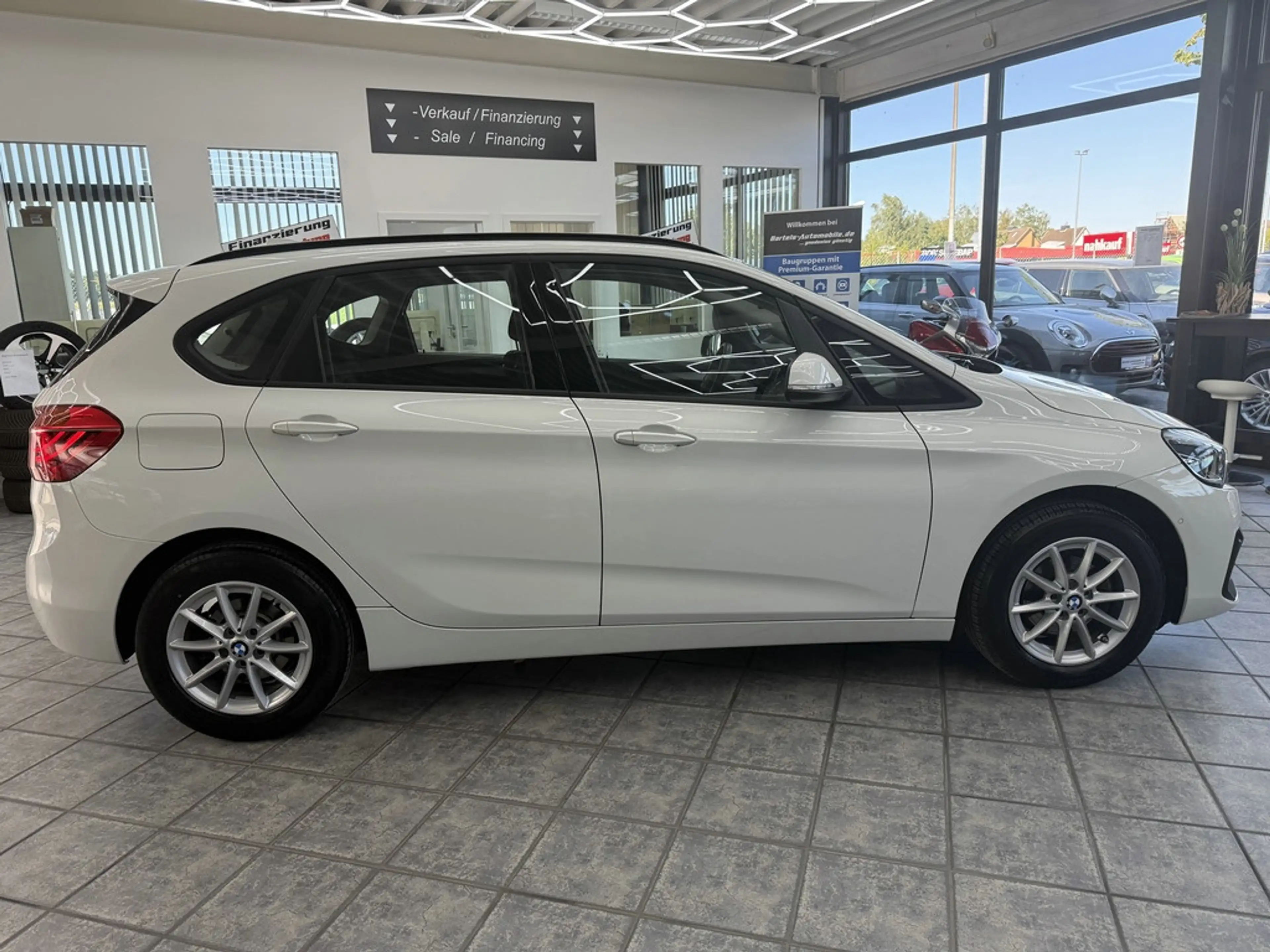 BMW 216 i Advantage, LED, Navi, Kamera — photo 14