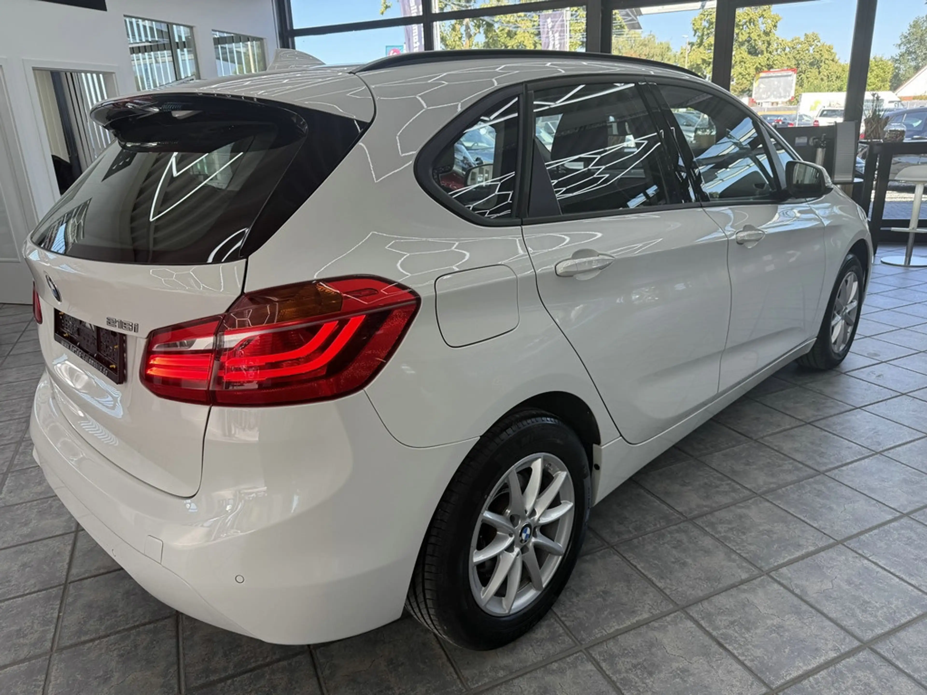 BMW 216 i Advantage, LED, Navi, Kamera — photo 13