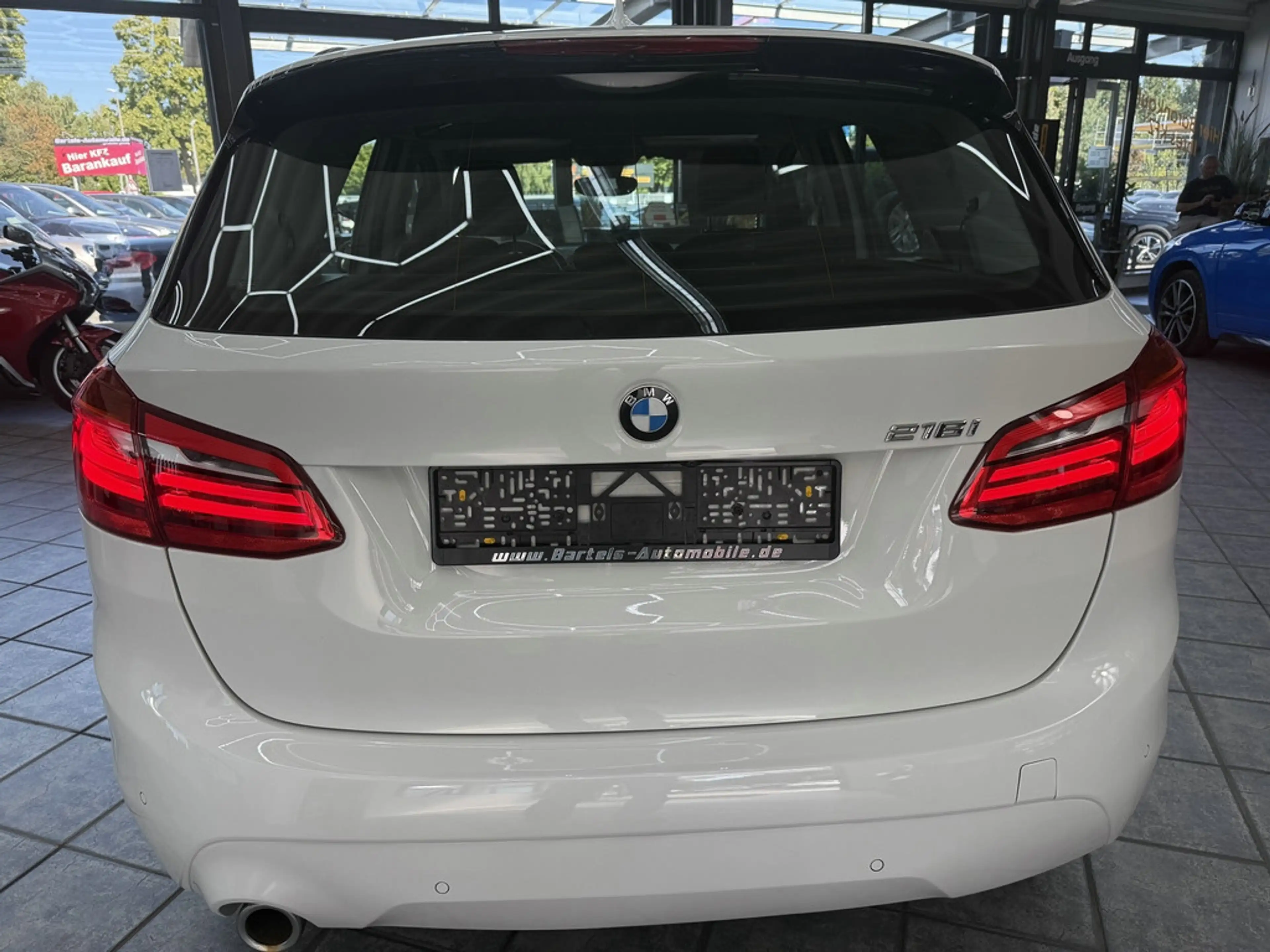BMW 216 i Advantage, LED, Navi, Kamera — photo 8