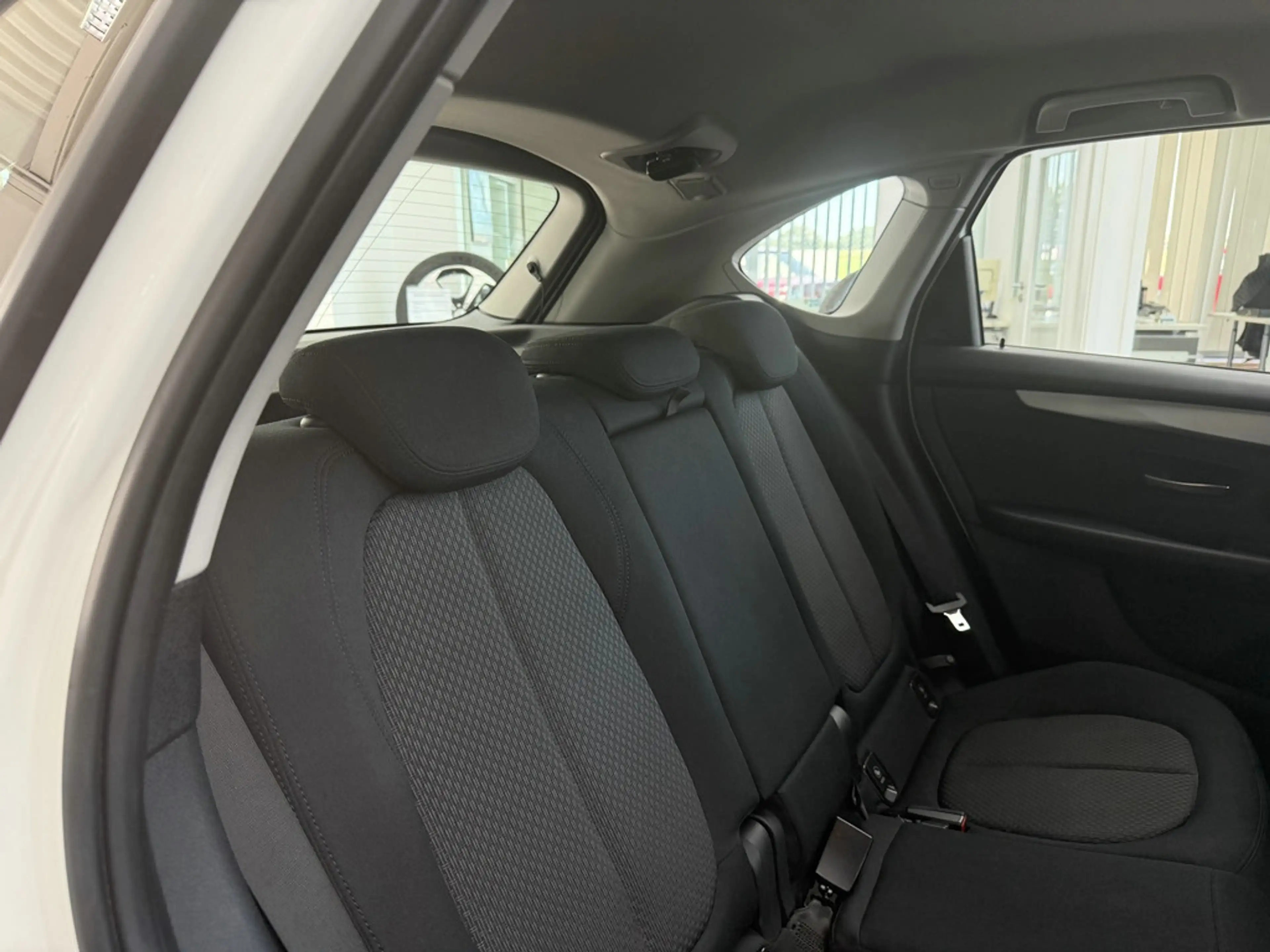 BMW 216 i Advantage, LED, Navi, Kamera — photo 15