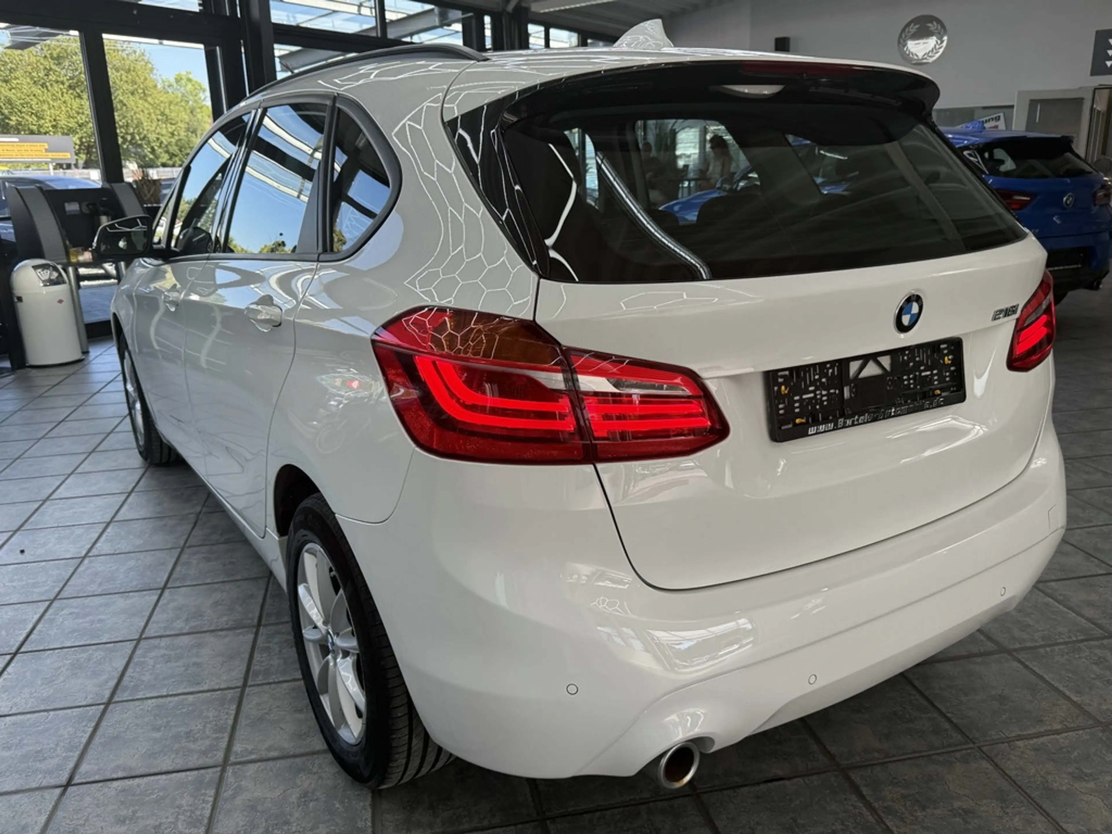 BMW 216 i Advantage, LED, Navi, Kamera — photo 7
