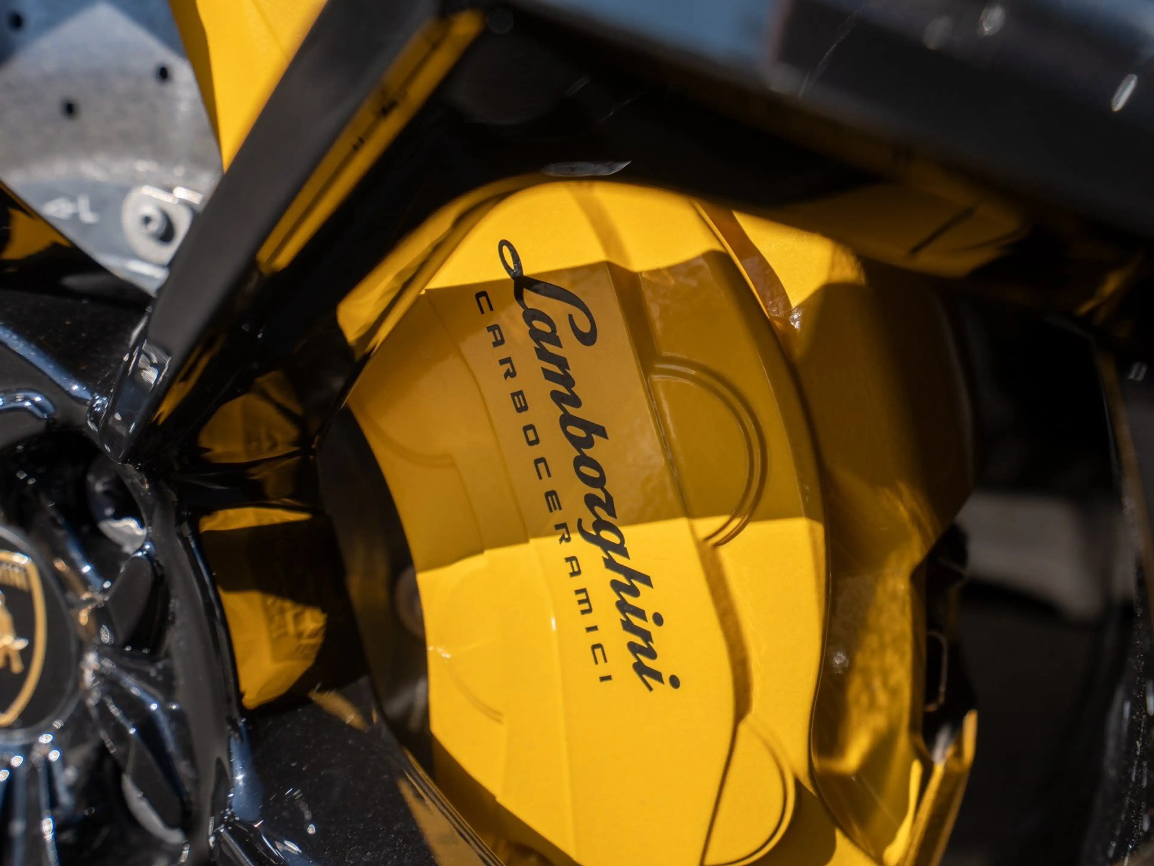 Lamborghini Urus S 23" AKRAPOVIC B&O PANO MASSAGE PARK-ASSIST AHK — photo 13