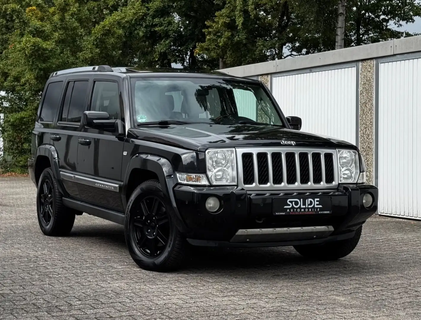 Jeep Commander 3.0 V6 CRD Overland.1Hand Schwarz - 1