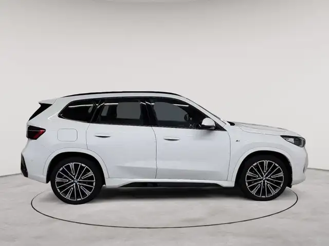 BMW X1 view 3