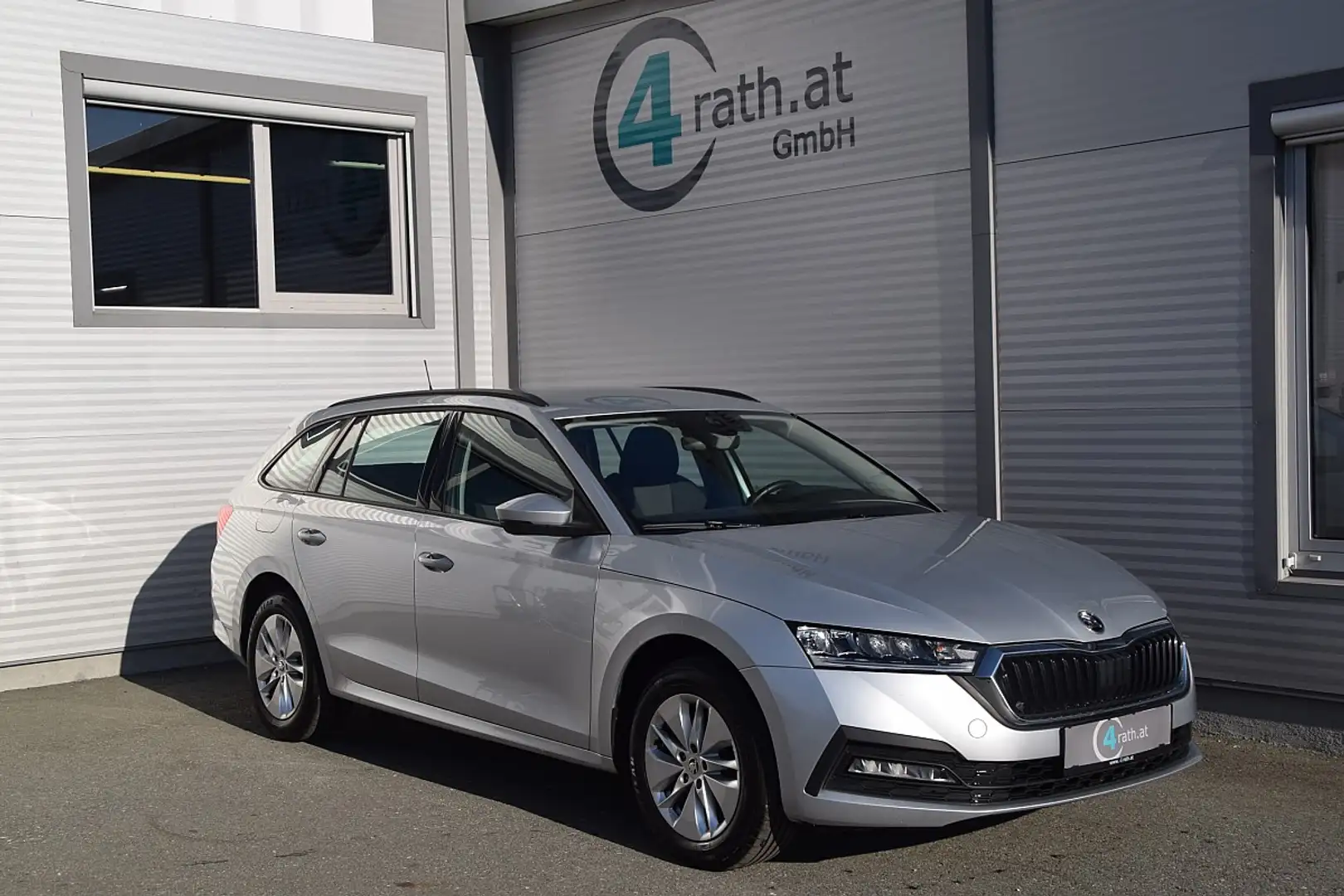 Skoda Octavia Combi 2,0 TDI 4x4 DSG LED Silber - 1