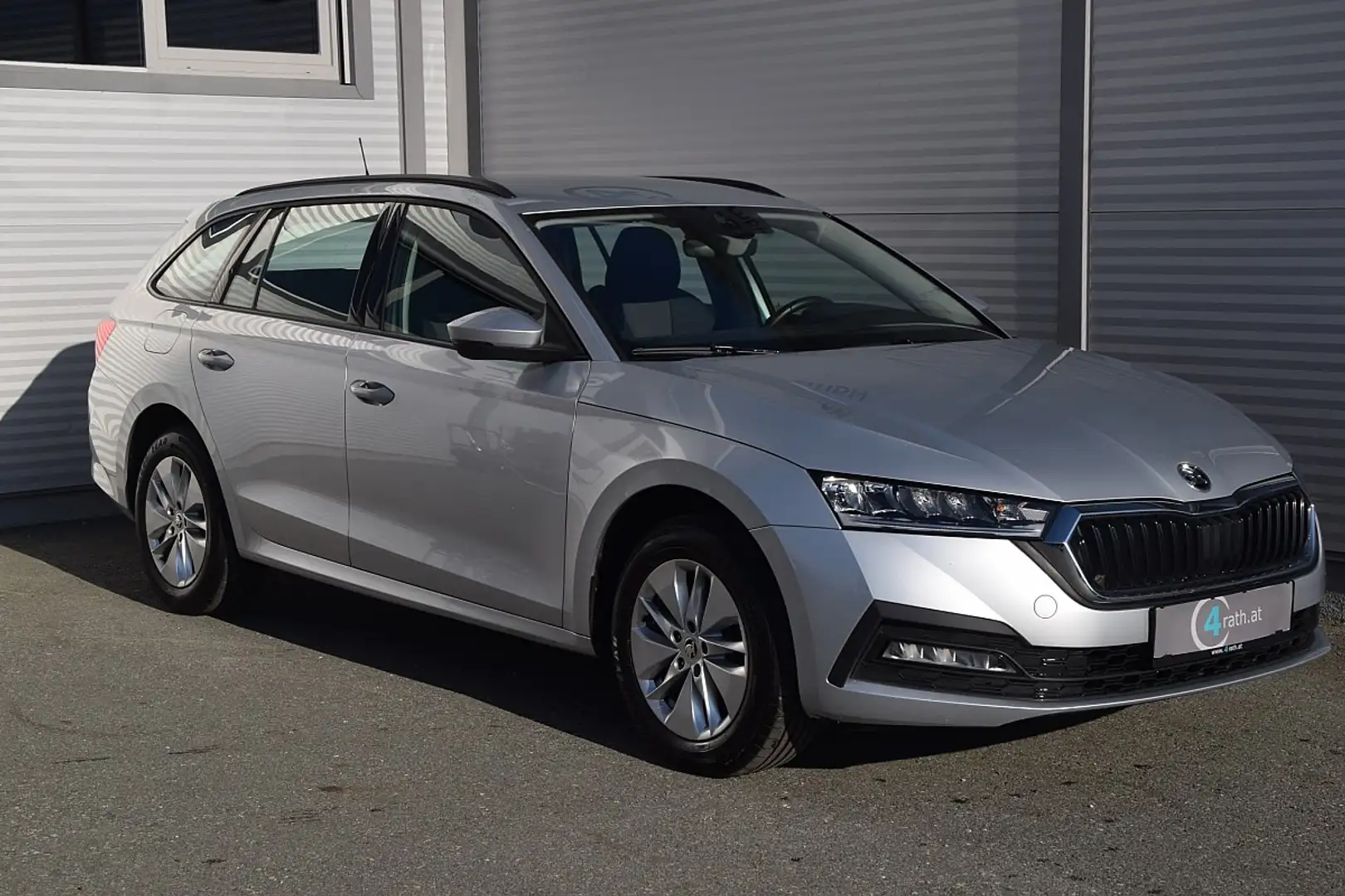Skoda Octavia Combi 2,0 TDI 4x4 DSG LED Silber - 2
