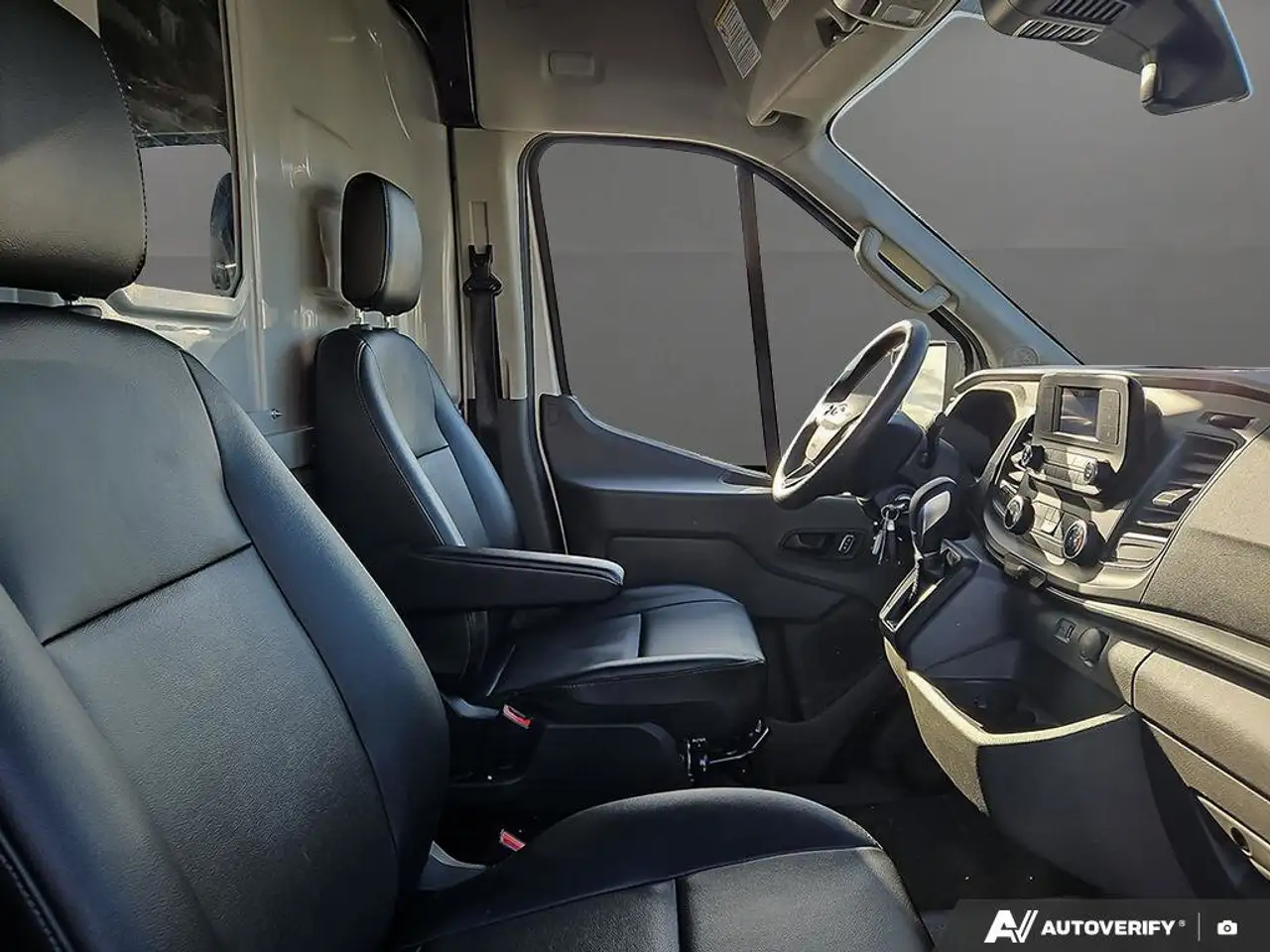 Ford Transit Cargo Van снимка Ford Transit Cargo Van
